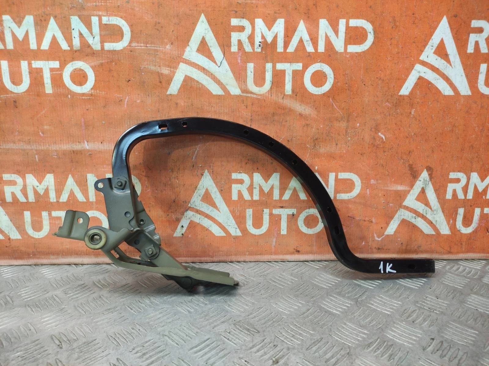 Петля крышки багажника TOYOTA Camry 2017-нв 8 XV70