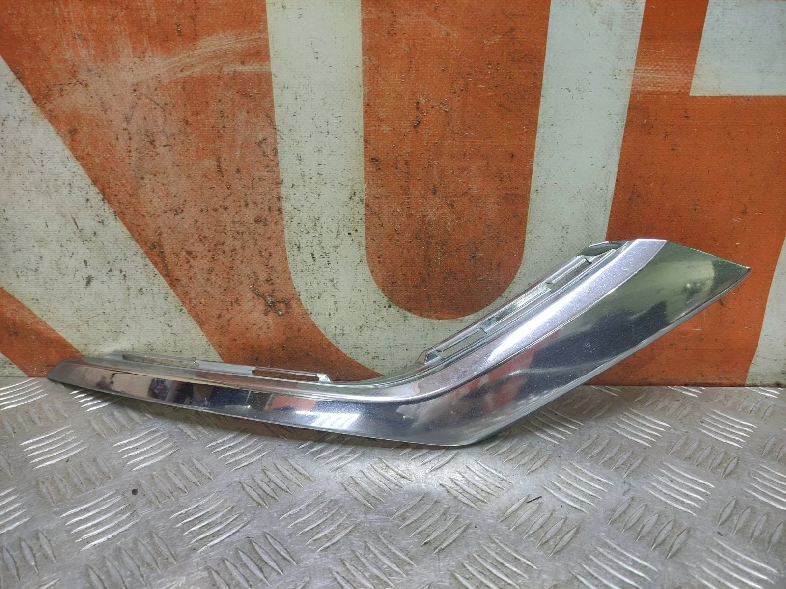 Накладка бампера Mitsubishi Outlander 2015-нв 3