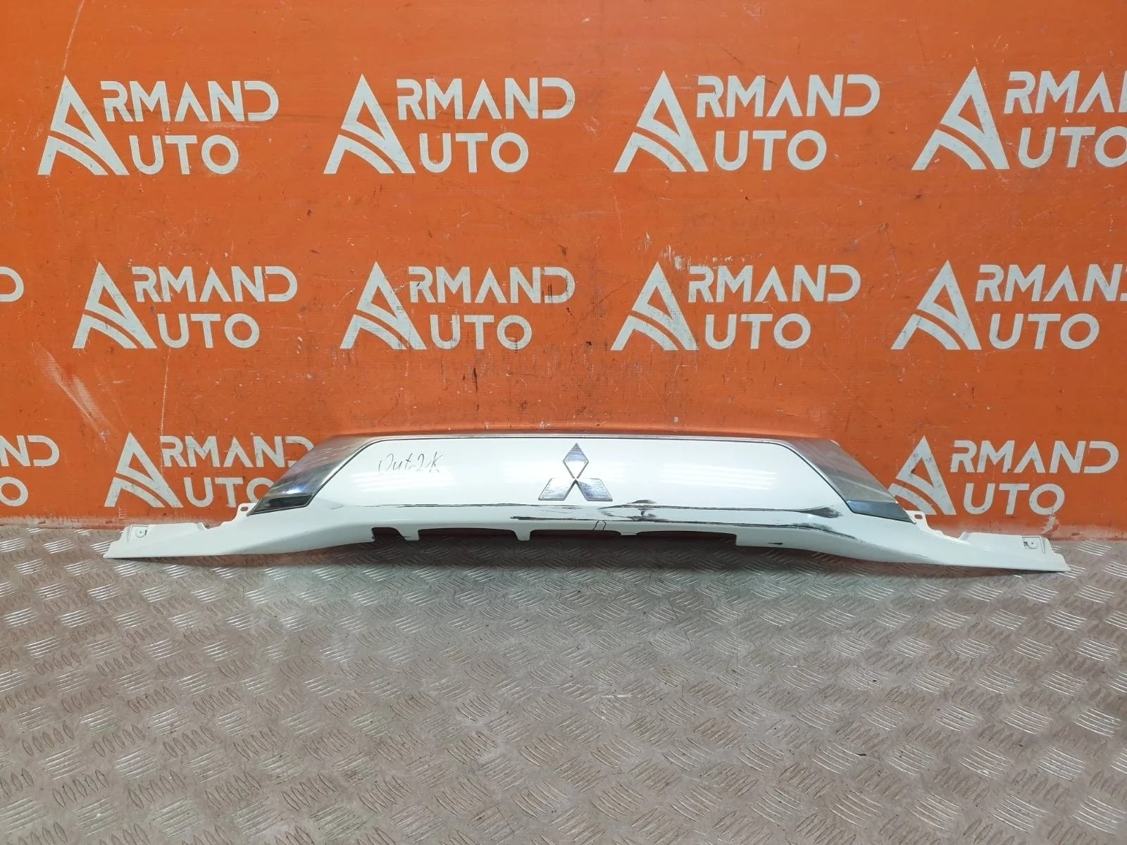 Накладка двери багажника Mitsubishi Outlander 2015-нв 3