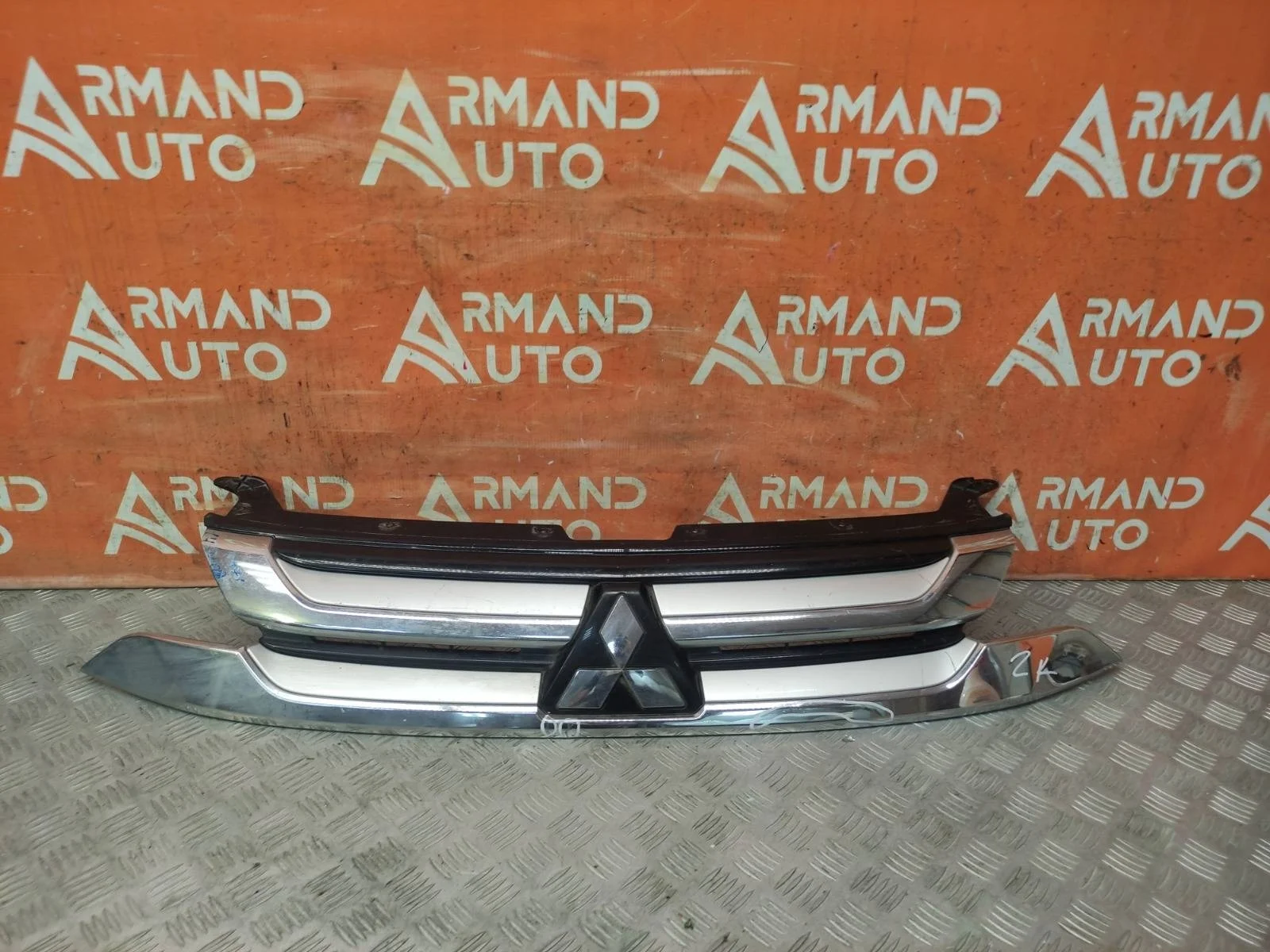 Решетка радиатора MItsubishi OUTLANDER 2015-2018 3