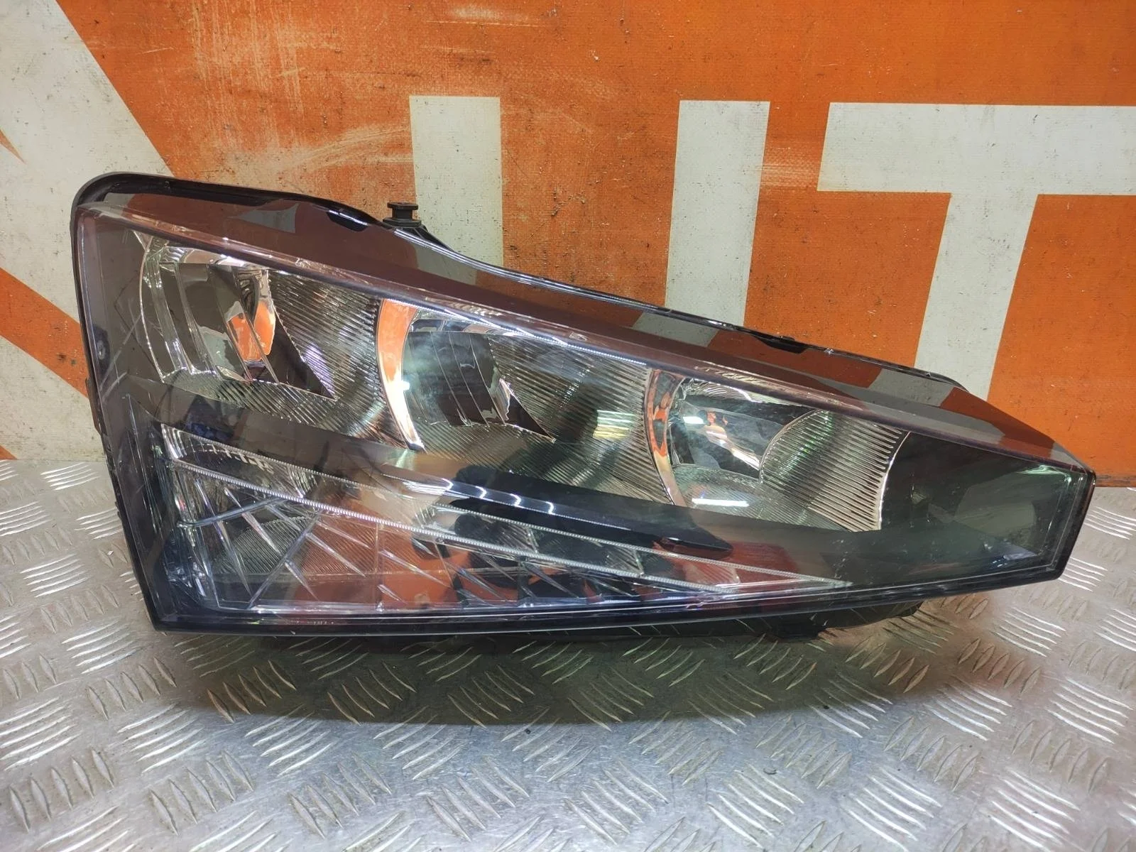 Фара SKODA Rapid 2020-нв