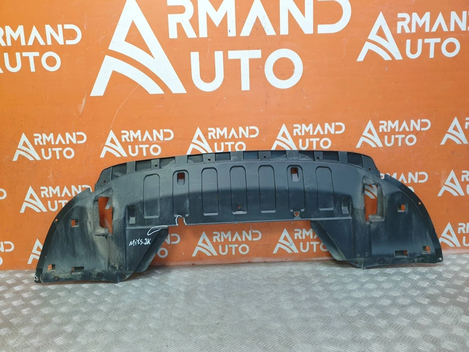 Пыльник бампера Mitsubishi Outlander 2012-нв 3