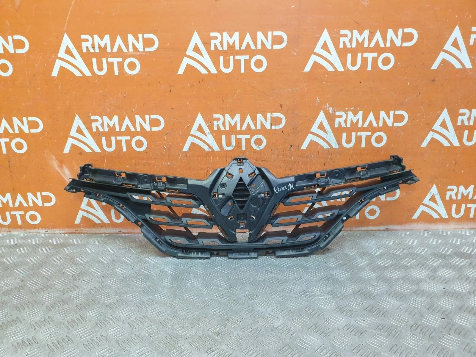 Решетка радиатора Renault Kaptur 2020-2022 1