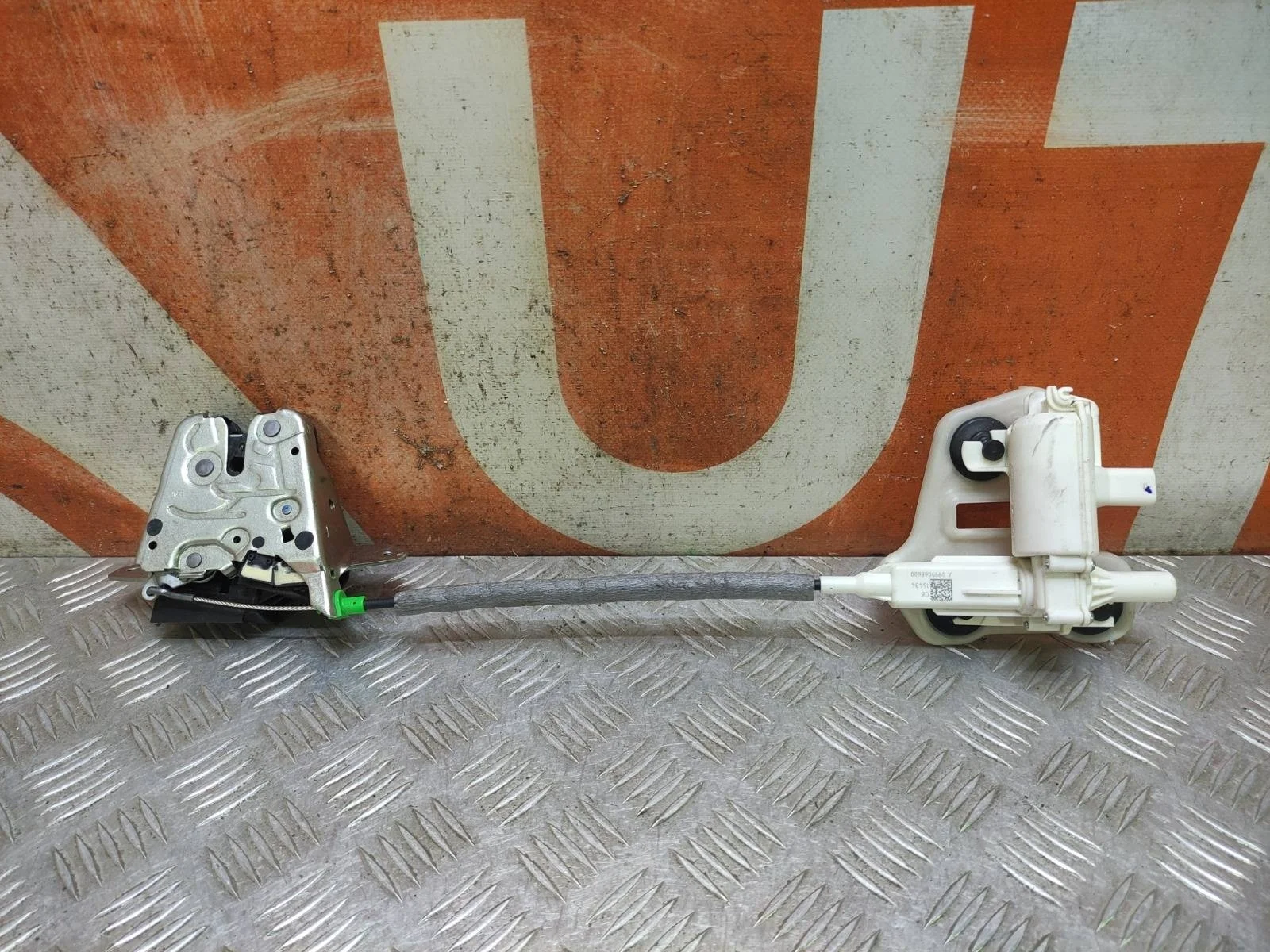 Замок двери багажника Mercedes CLA-Class 2019-нв C118