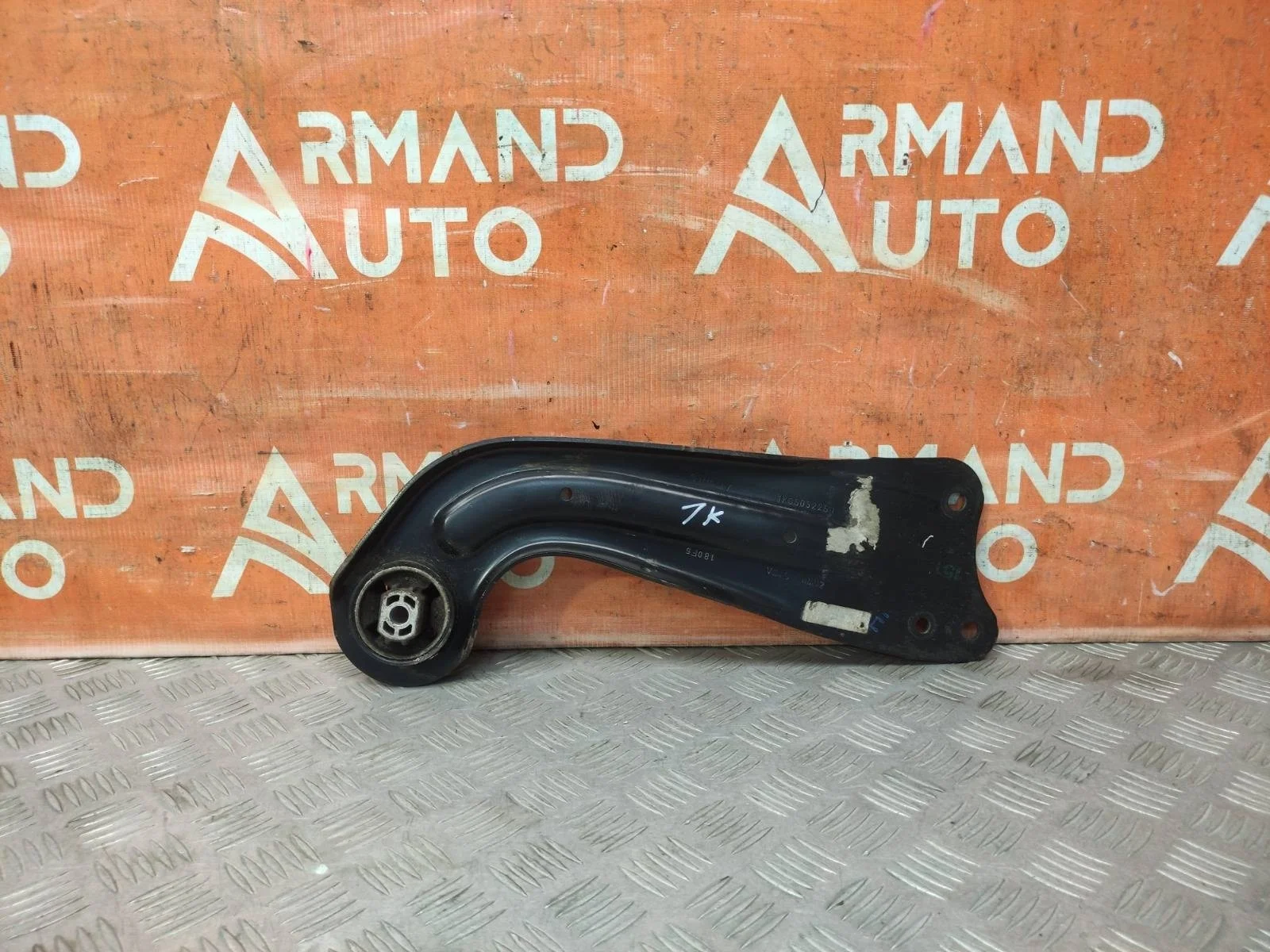 Рычаг подвески Skoda Octavia 2004-2013 A5 (1Z)