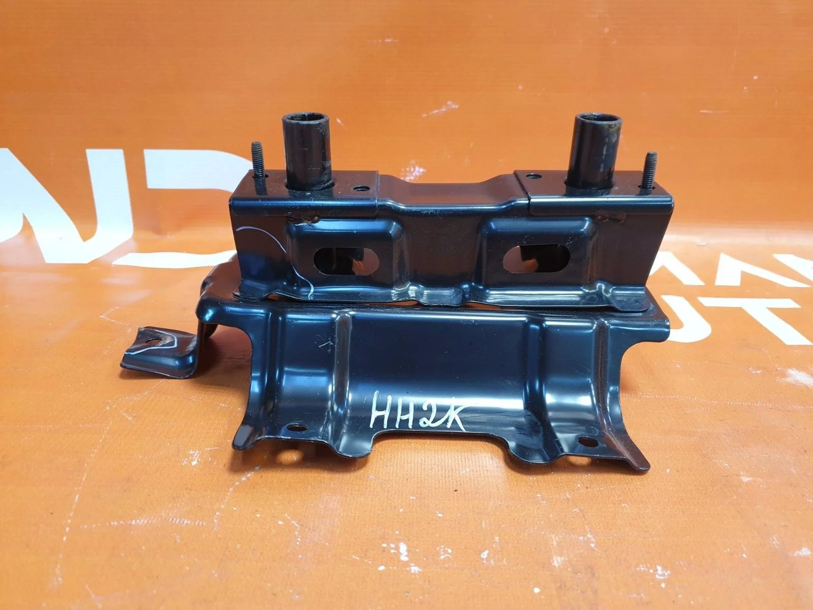 Крепление кронштейна запасного колеса Mitsubishi Pajero 2006-нв 4