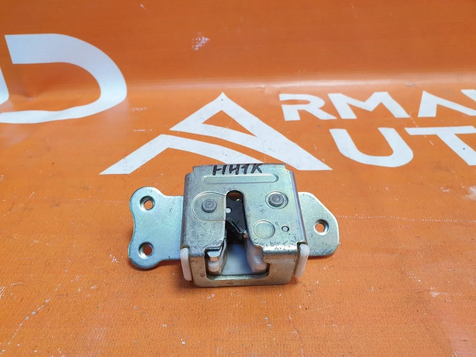 Замок двери багажника Mitsubishi Outlander 2012-нв 3