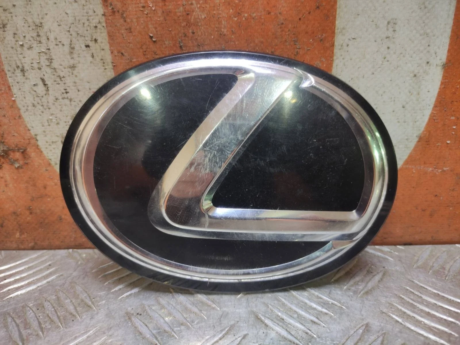 Эмблема Lexus LS 2006-2017 4