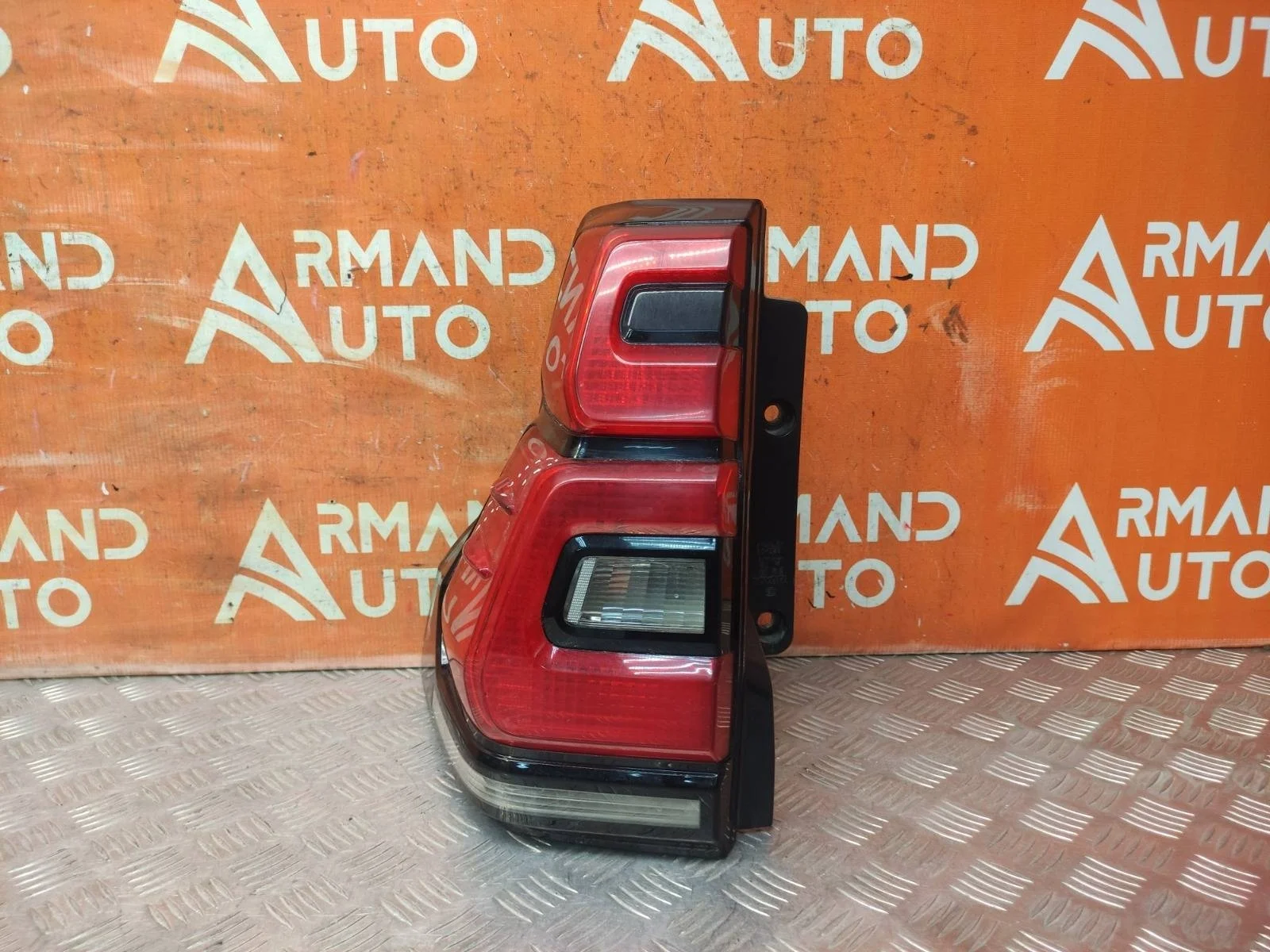 Фонарь Toyota Land Cruiser Prado 2017-нв 150