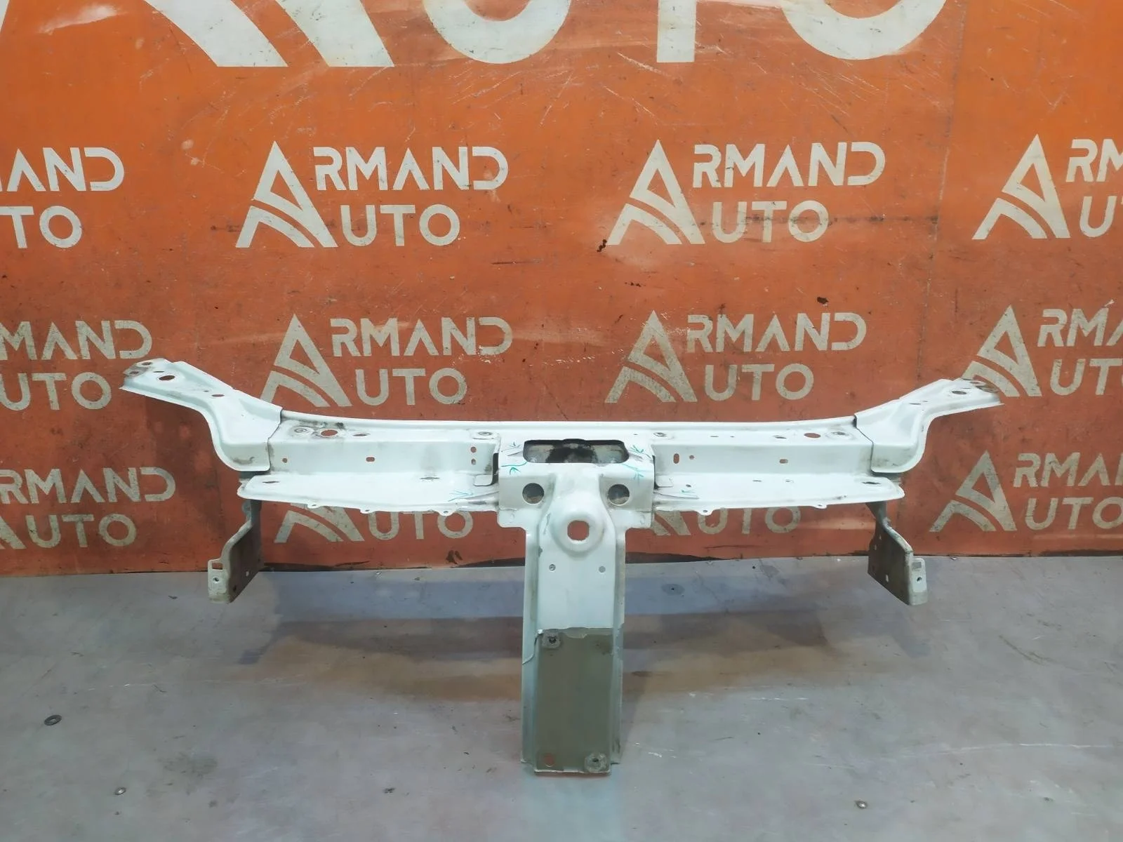 Панель передняя (суппорт радиатора) RENAULT Logan 2012-2022