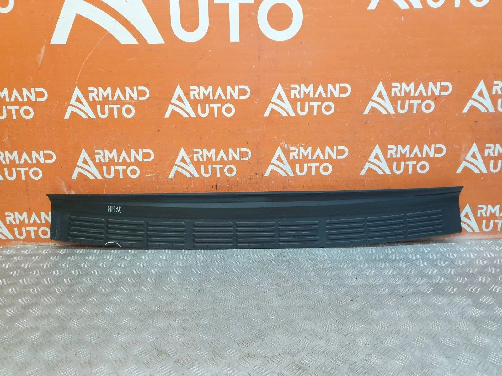 Накладка бампера верхняя TOYOTA Land Cruiser 2007-2021