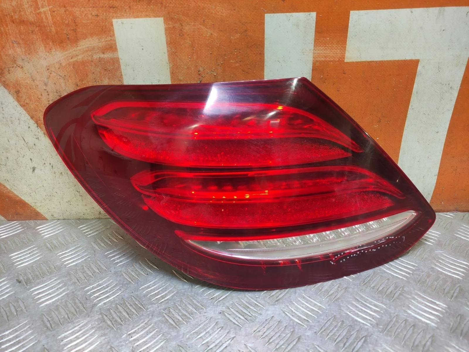 Фонарь Mercedes -Class 2016-2020 W213