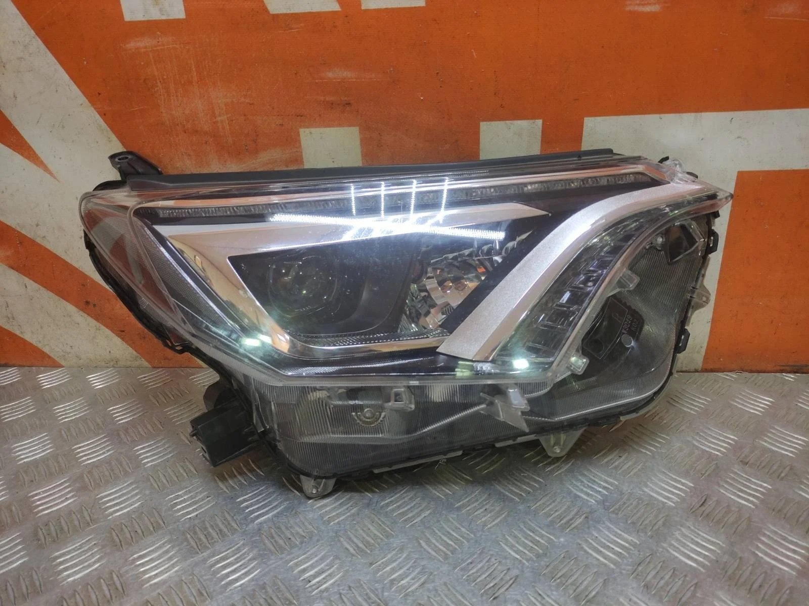 Фара Toyota RAV4 2015-2019 CA40