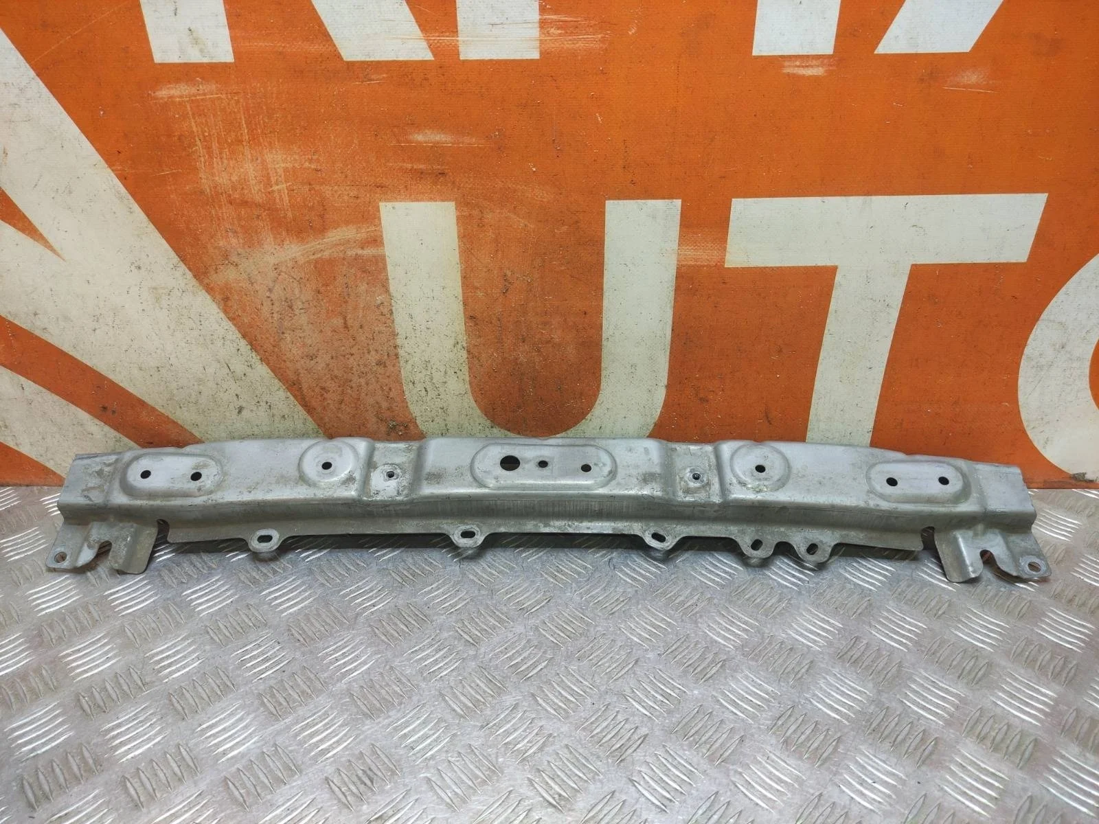 Усилитель бампера верхний Mitsubishi Outlander 2015-нв 3