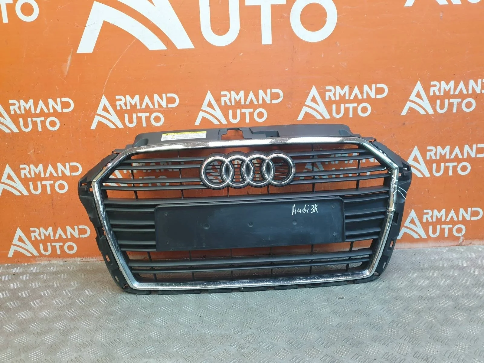 Решетка радиатора AUDI A3 2016-2020 8V