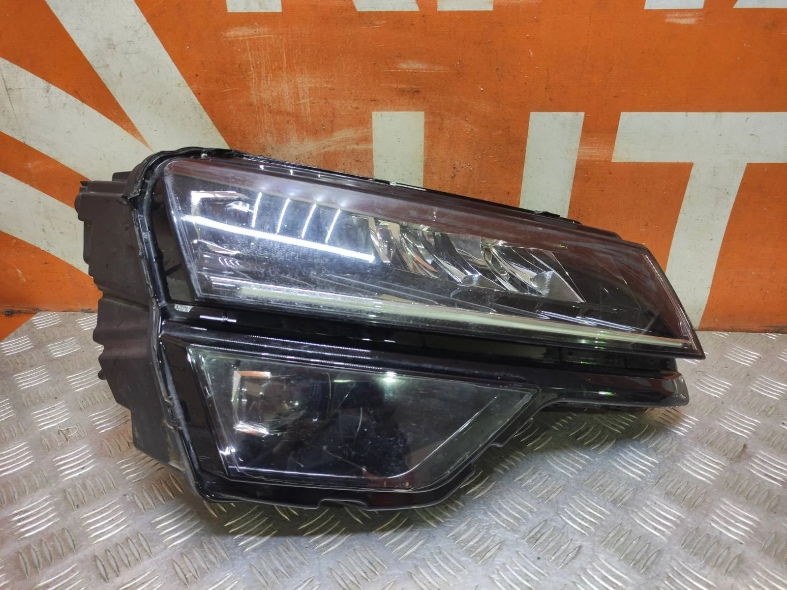 Фара Skoda Karoq 2017-нв