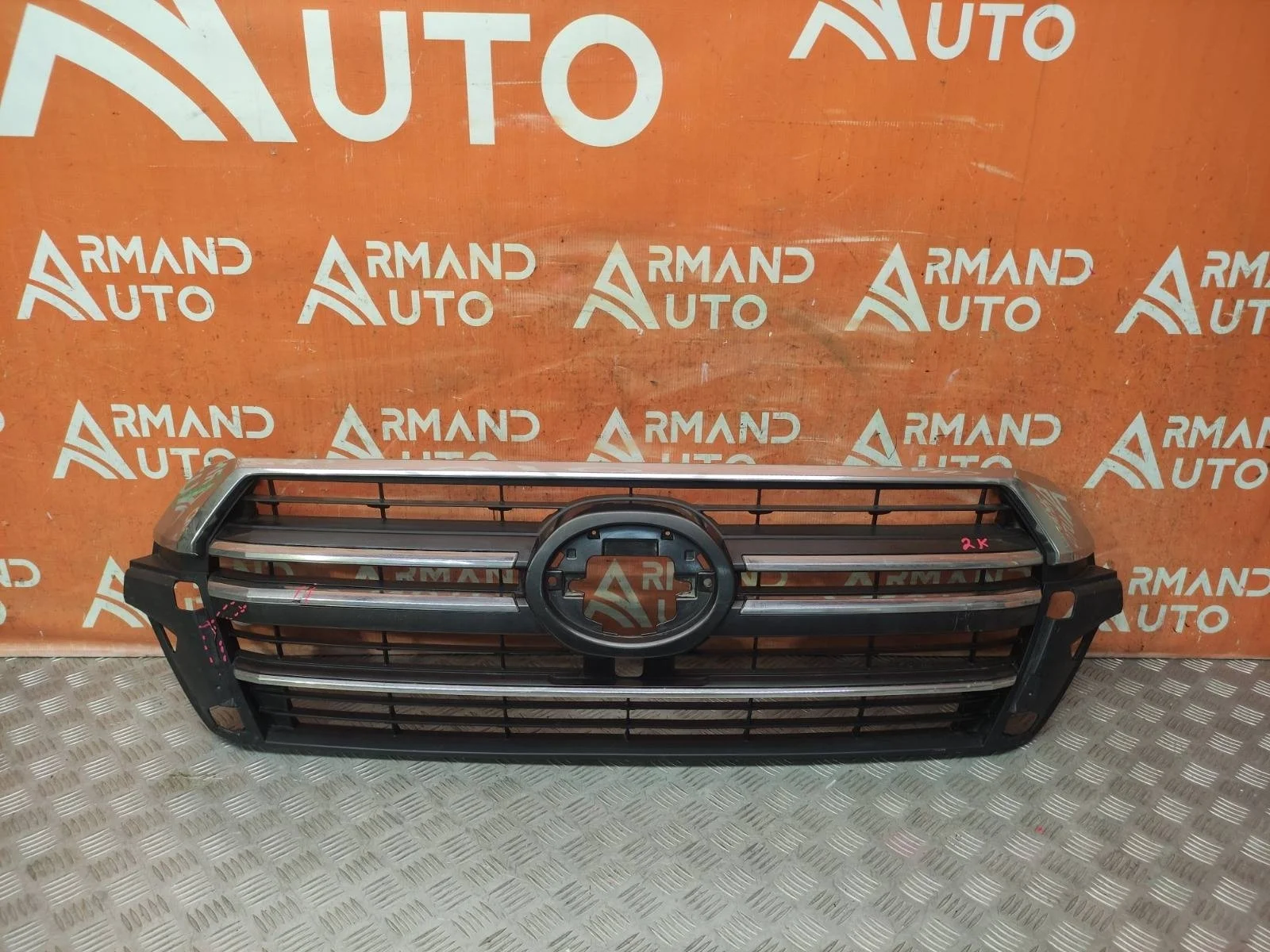 Решетка радиатора TOYOTA Land Cruiser 2015-2021 200