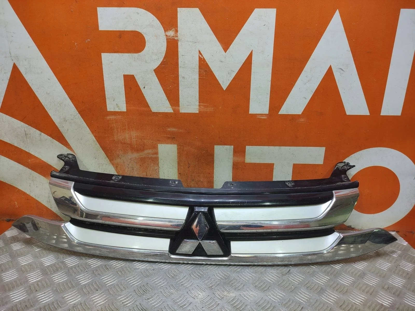 Решетка радиатора Mitsubishi Outlander 2015-2018 3