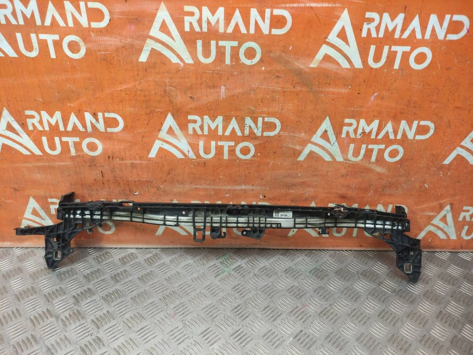 Кронштейн радиатора верхний Mercedes -Class 2016-нв W213