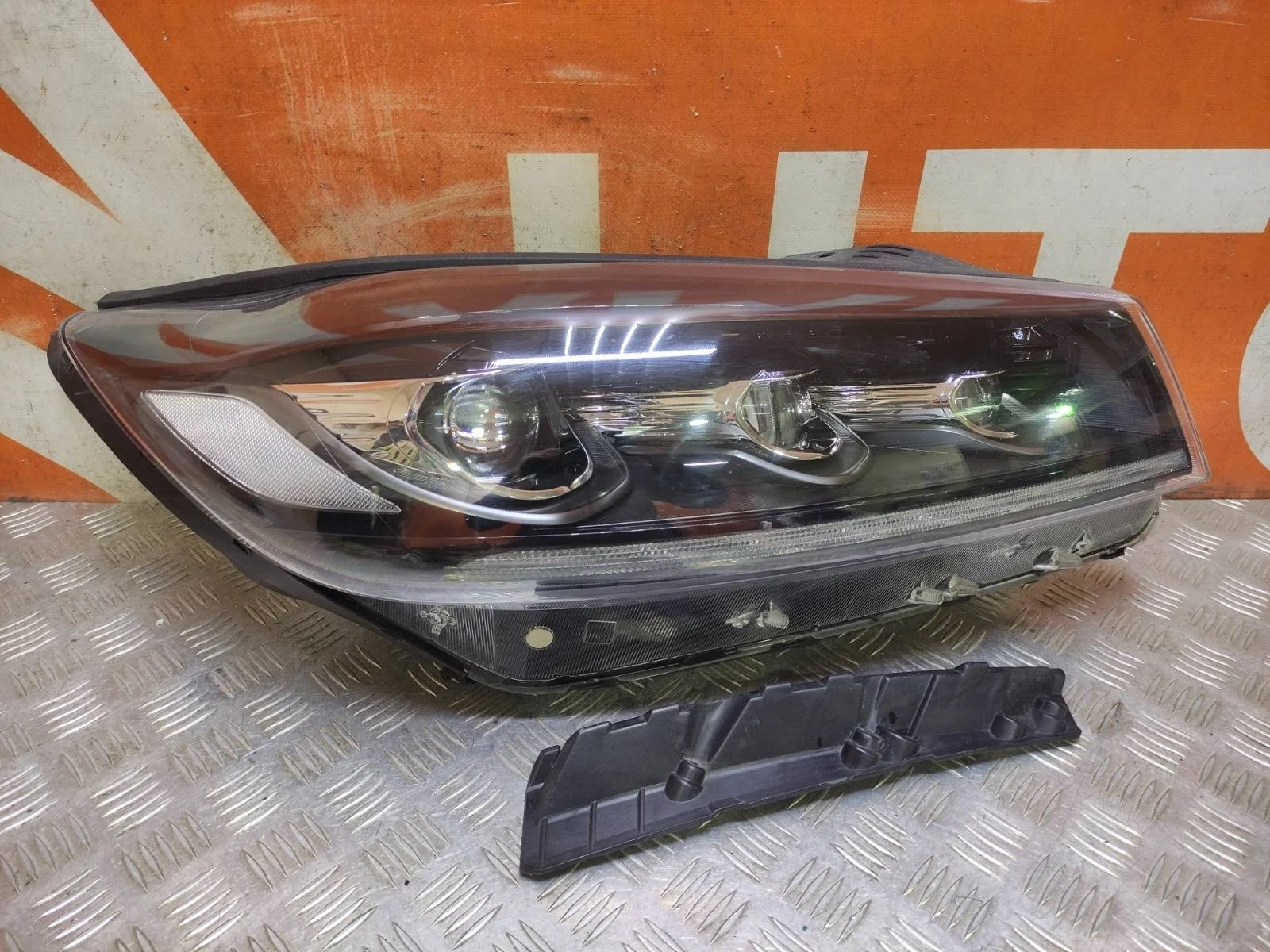 Фара Kia Sorento 2017-2020 3 Prime UM