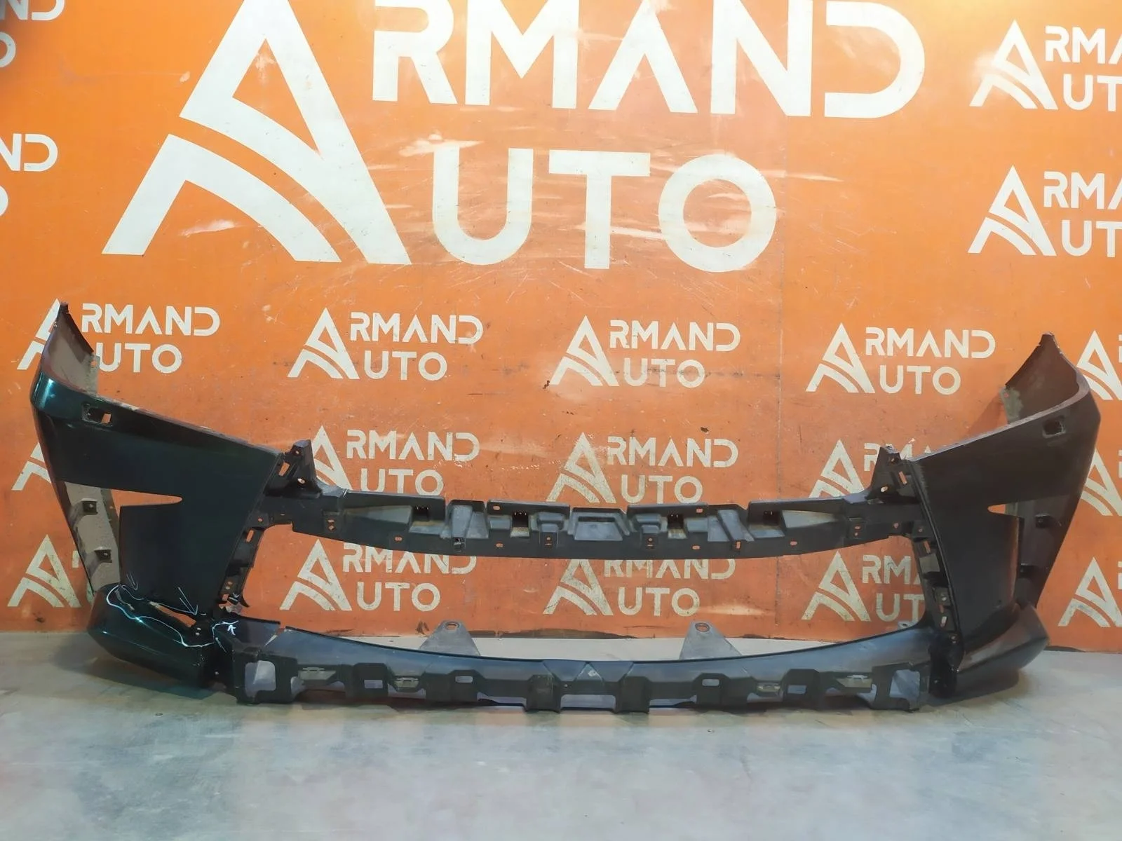 Бампер Lexus LX 2015-2023 URJ200