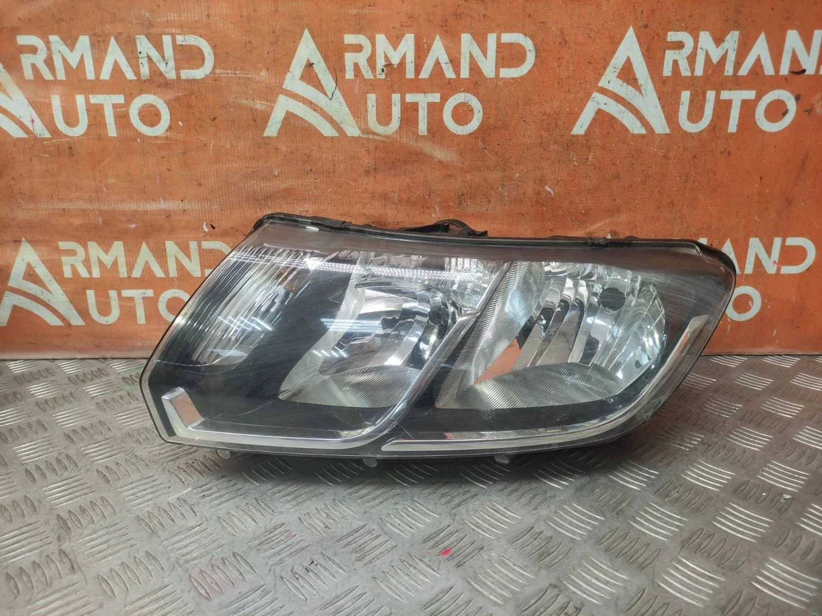 Фара RENAULT Logan 2012-2018