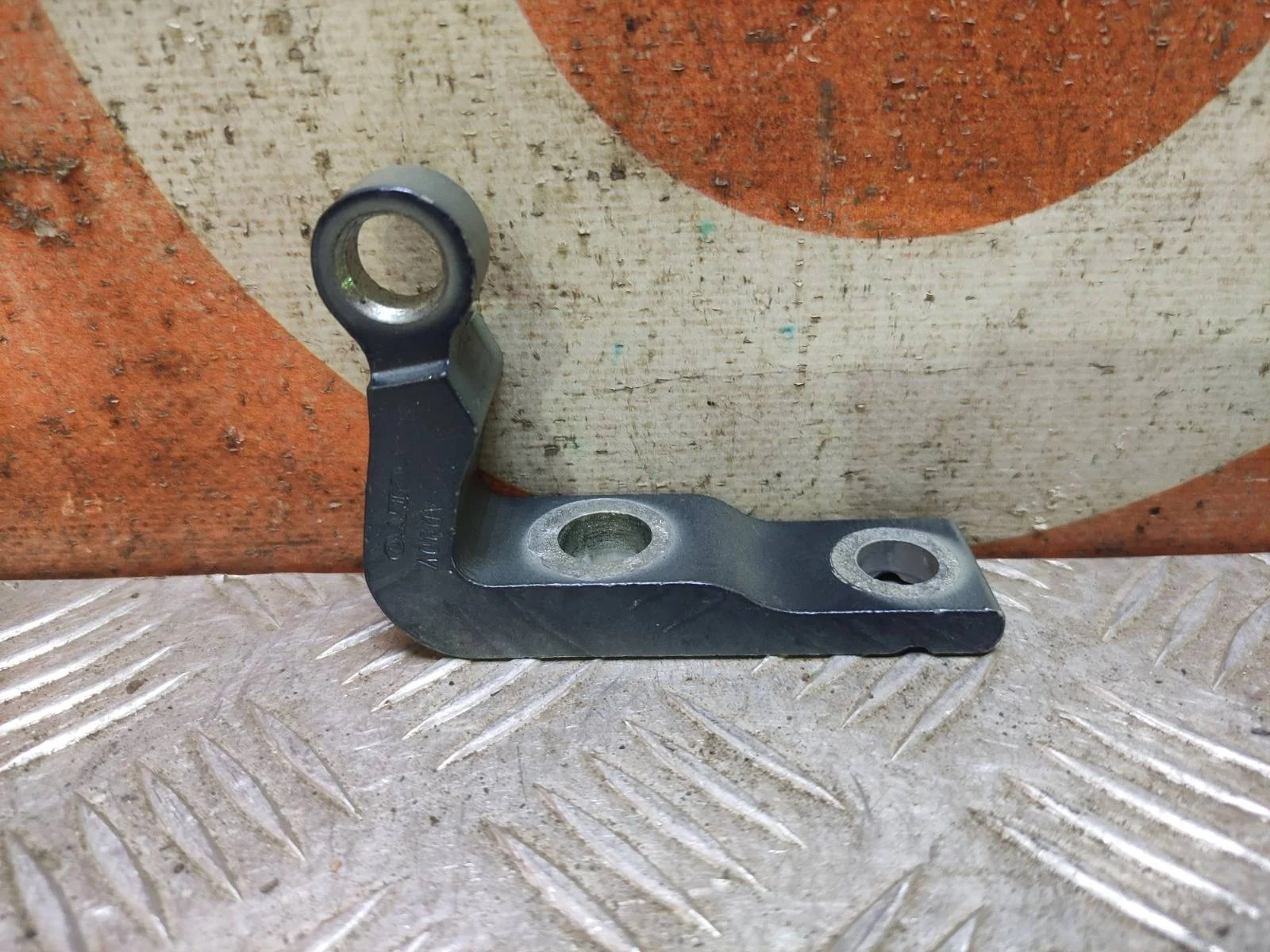 Петля двери верхняя Volvo XC60 2017-нв