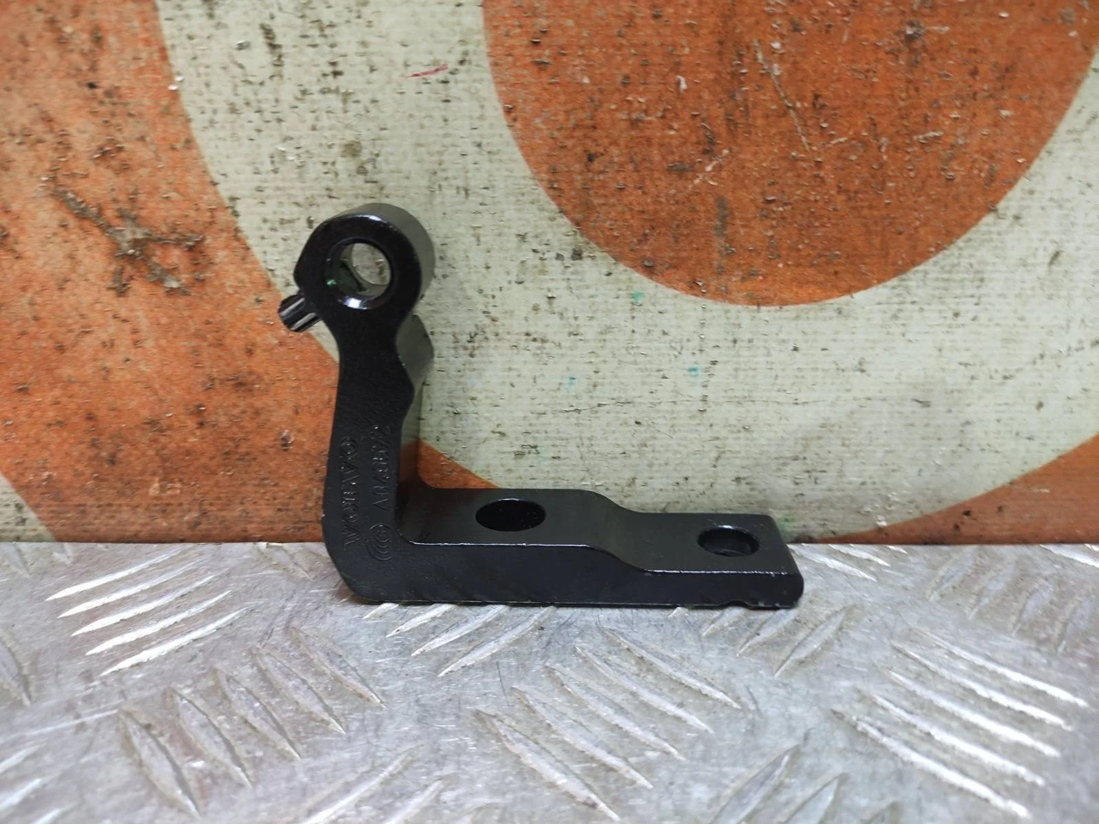 Петля двери нижняя Volvo XC60 2017-нв