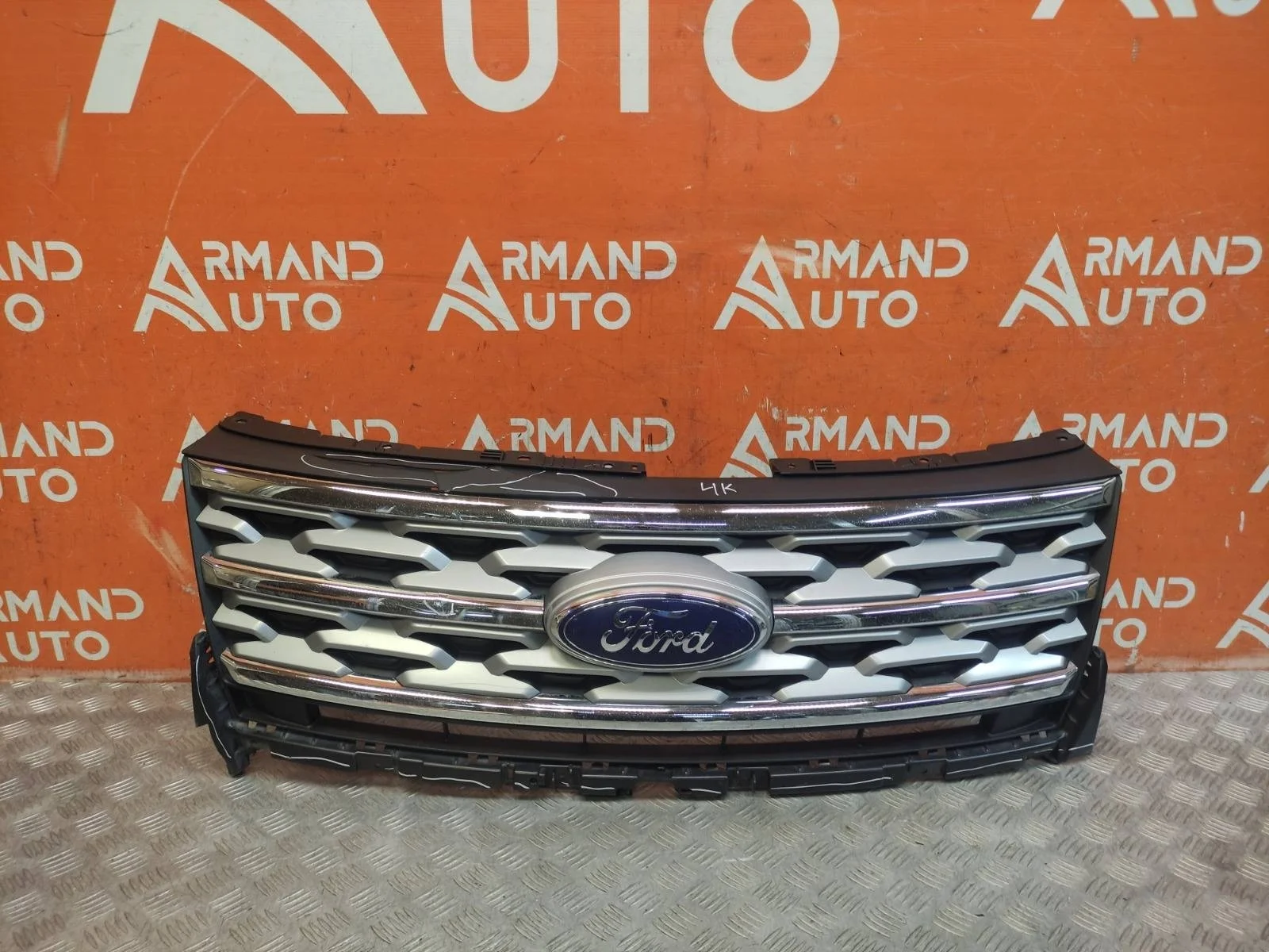 Решетка радиатора Ford Explorer 2017-2019 5 U502