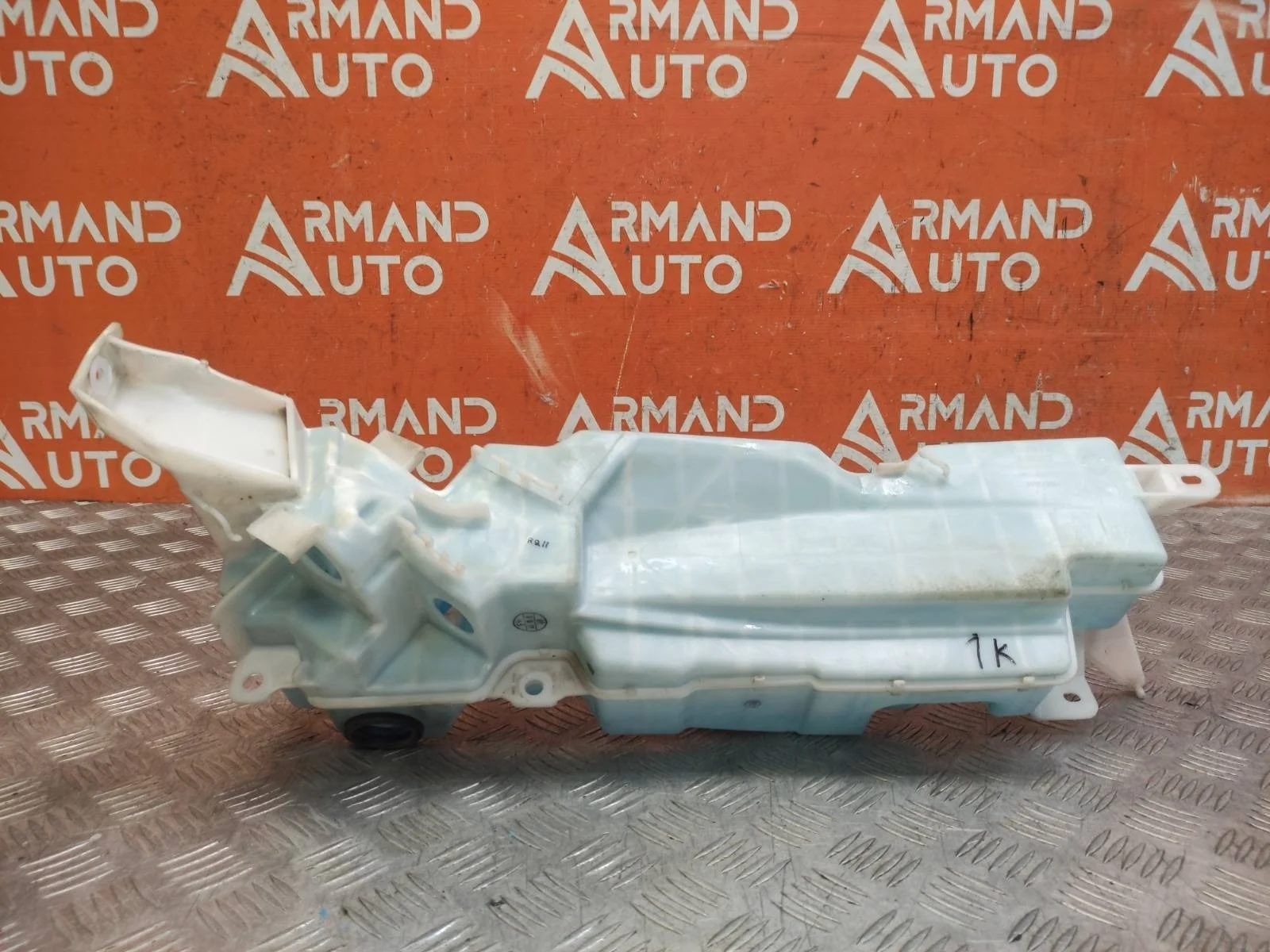 Бачок стеклоомывателя Toyota Land Cruiser 2015-2021 200