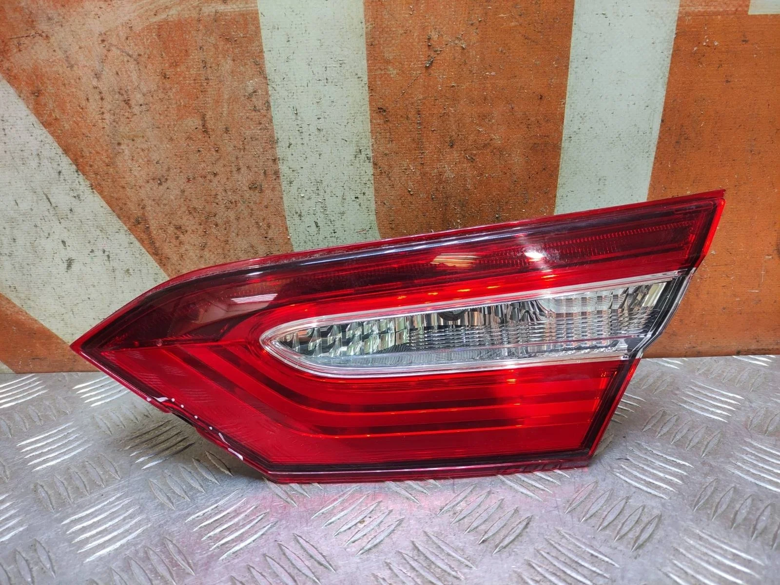 Фонарь внутренний Toyota Camry 2017-нв 8 XV70