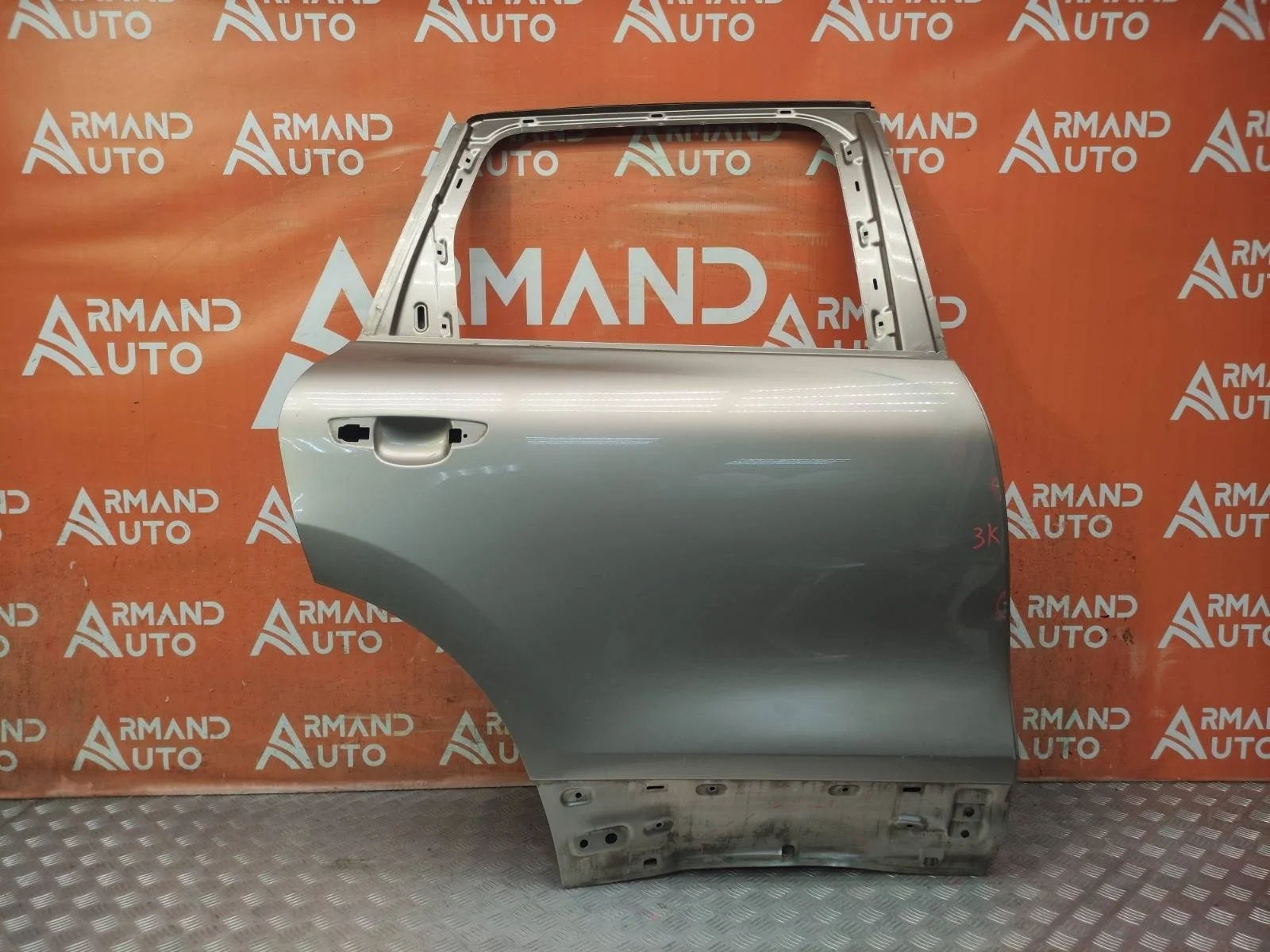 Дверь Volkswagen Touareg 2010-2018