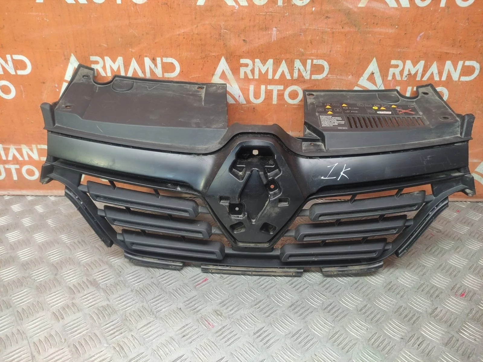 Решетка радиатора Renault Logan 2018-2022