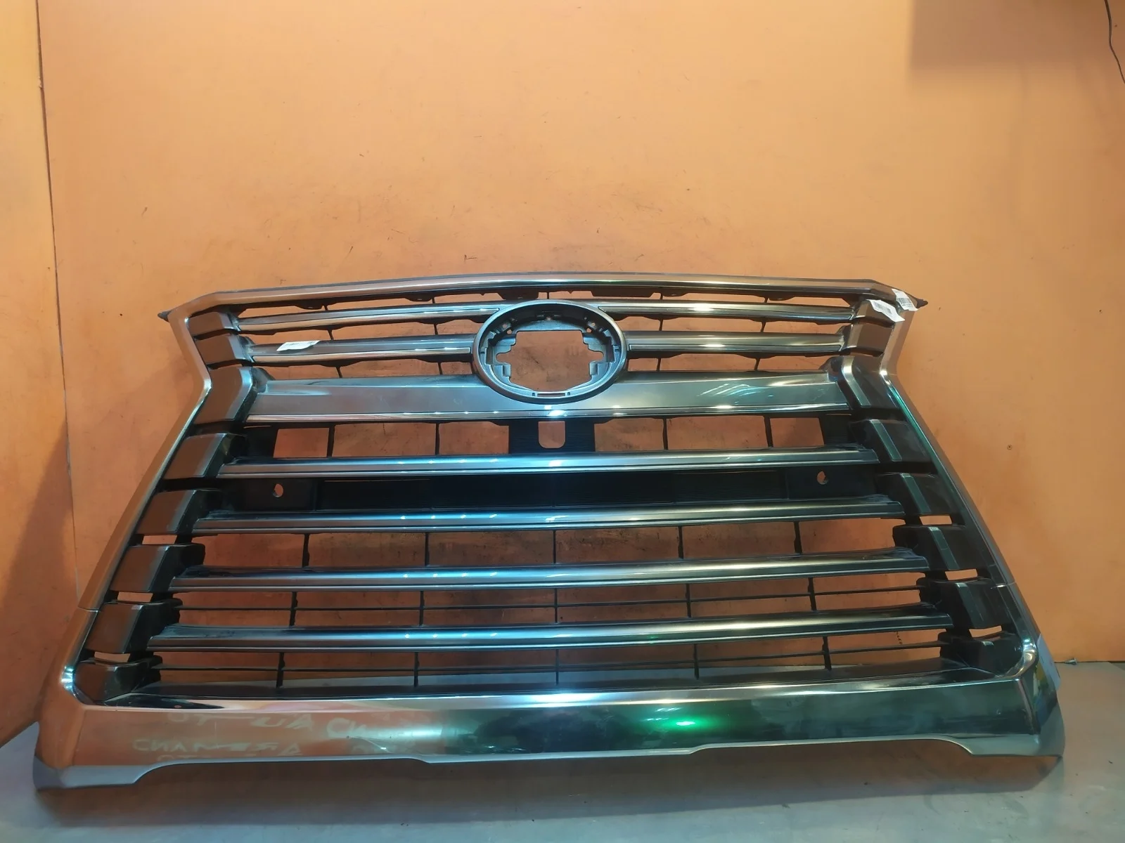 Решетка радиатора Lexus LX 2015-2023 URJ200