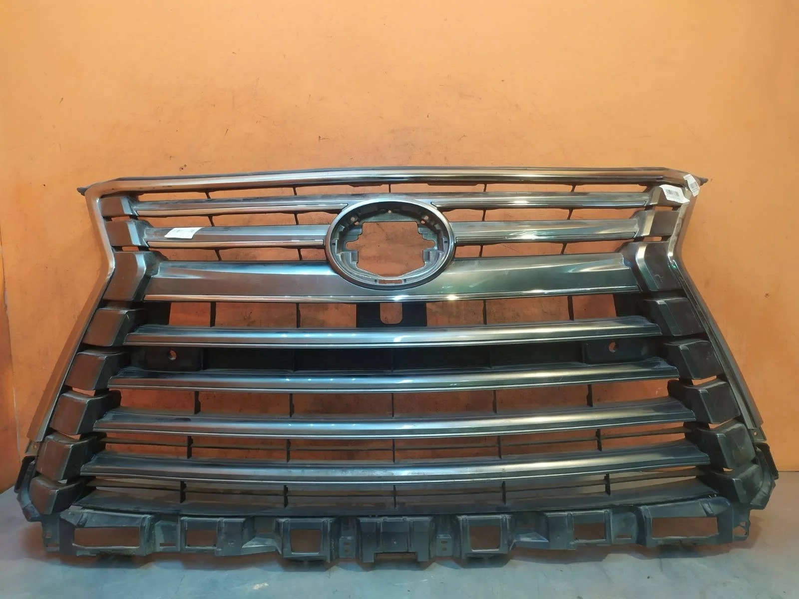 Решетка радиатора Lexus LX 2015-2023 URJ200