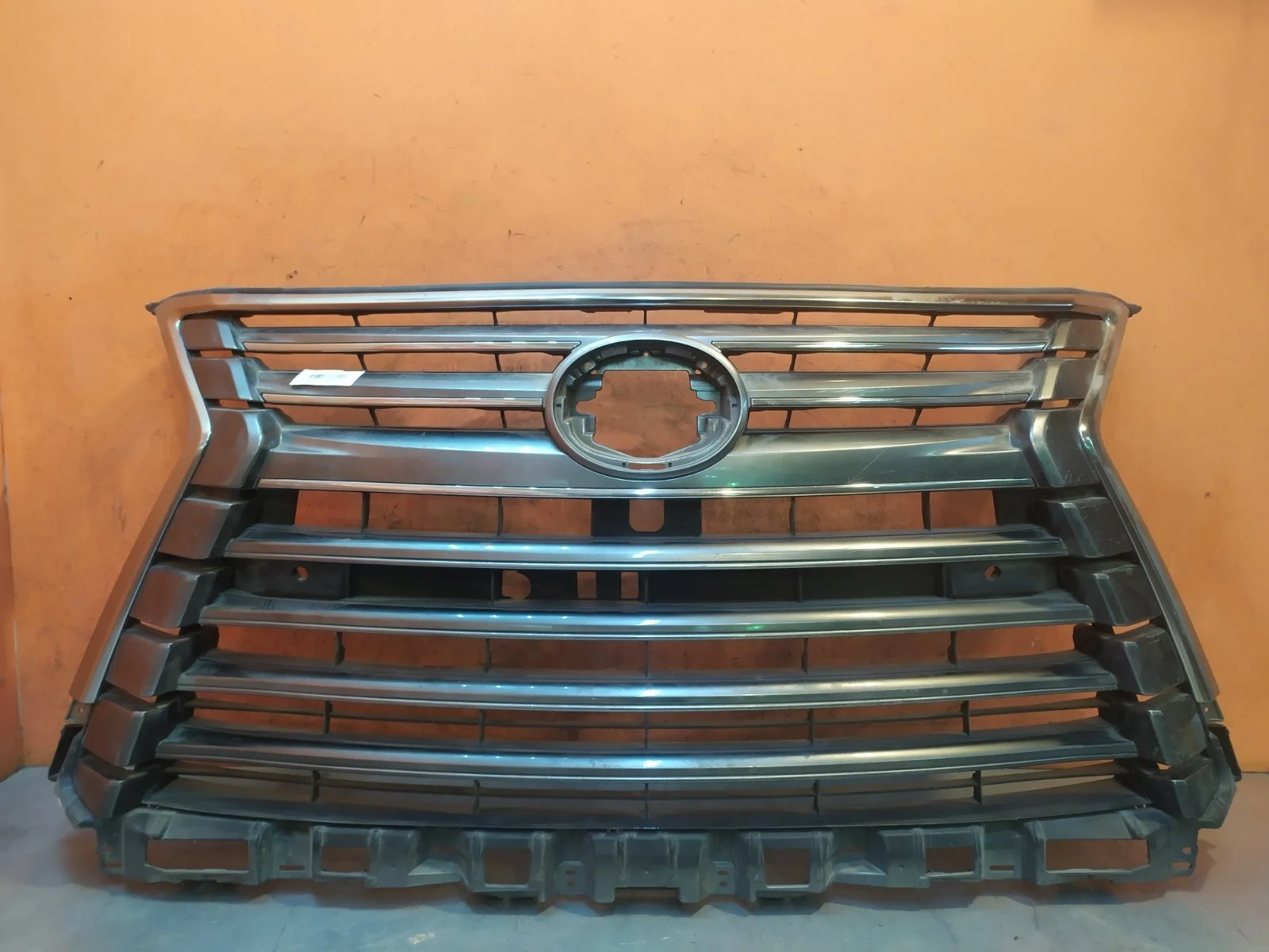 Решетка радиатора Lexus LX 2015-2023 URJ200