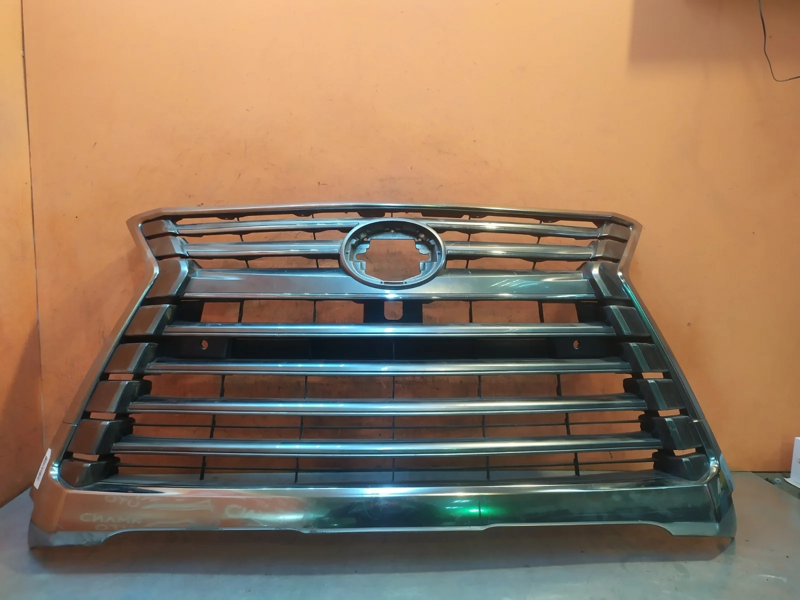 Решетка радиатора Lexus LX 2015-2023 URJ200