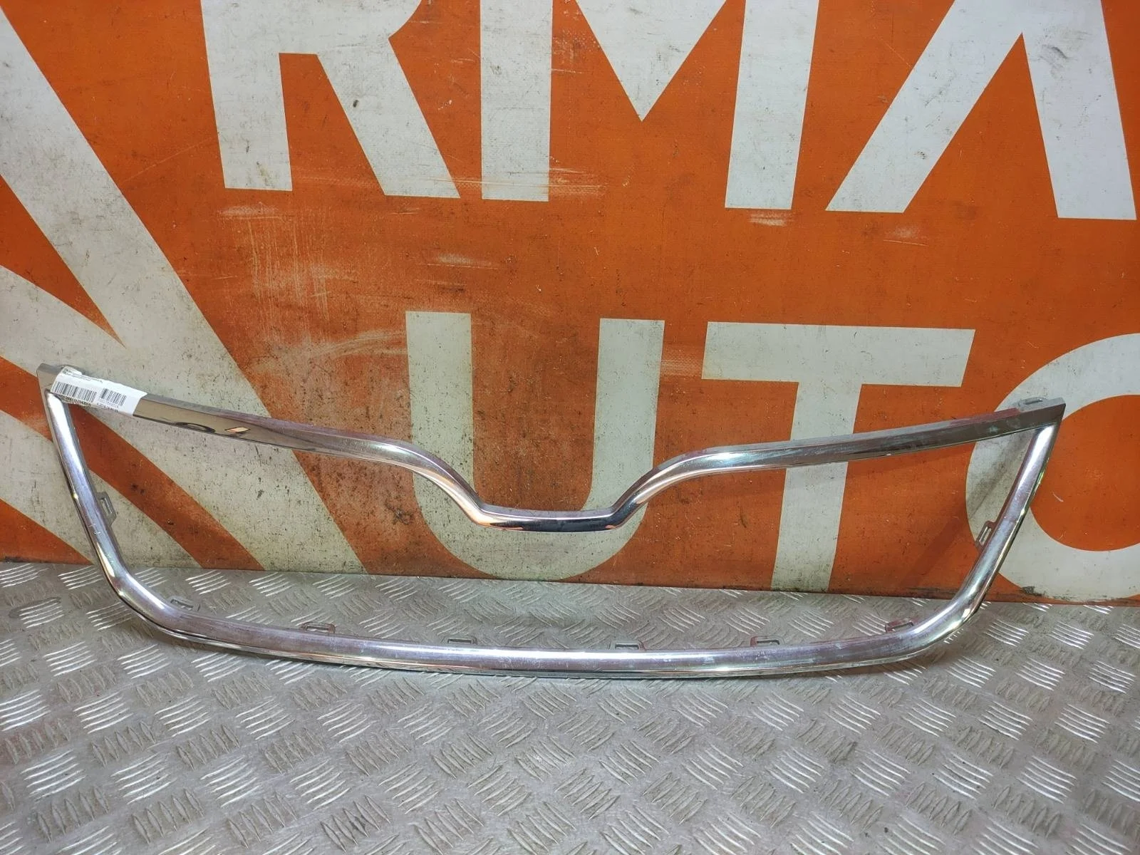 Окантовка решетки радиатора Skoda Rapid 2014-2020