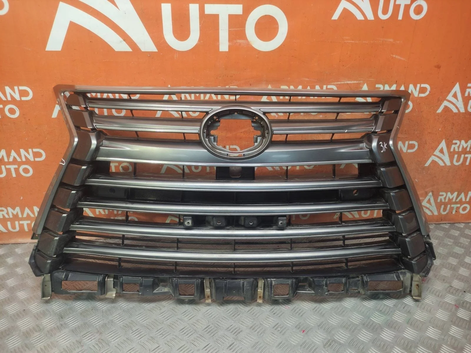 Решетка радиатора Lexus LX 2015-2023 URJ200