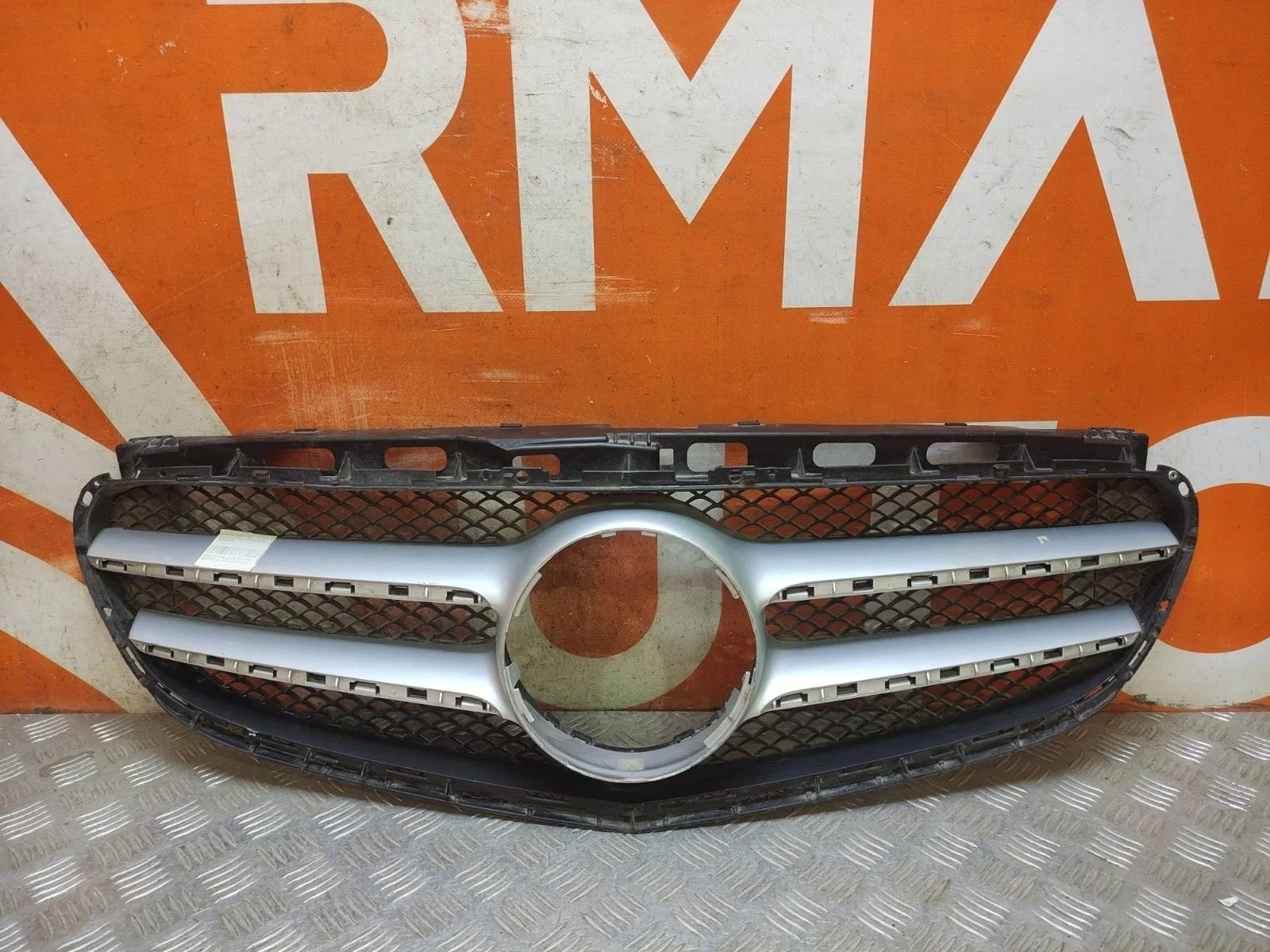 Решетка радиатора Mercedes -Class 2013-2016 W212, S212