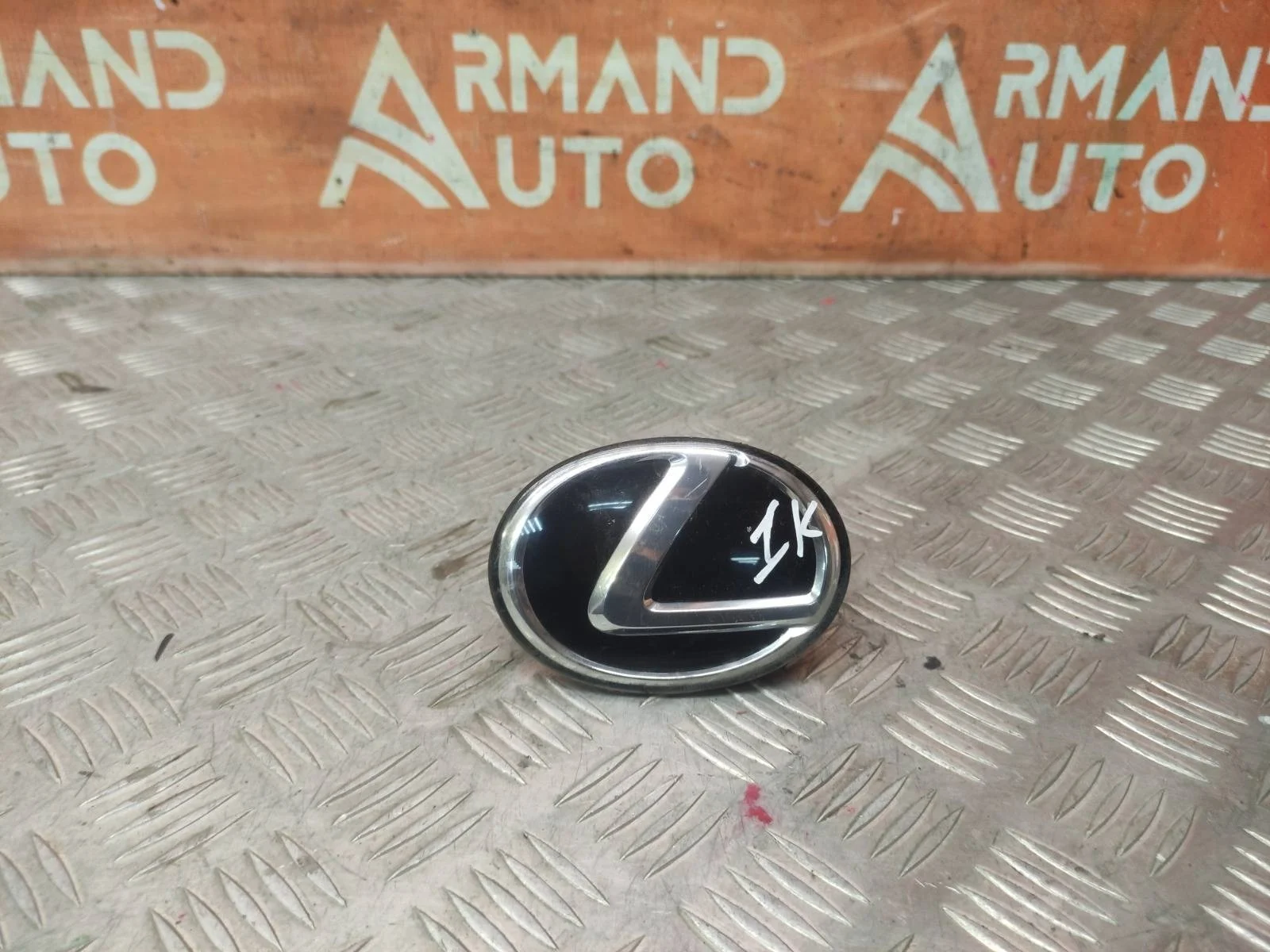 Эмблема Lexus LS 2006-2017 4