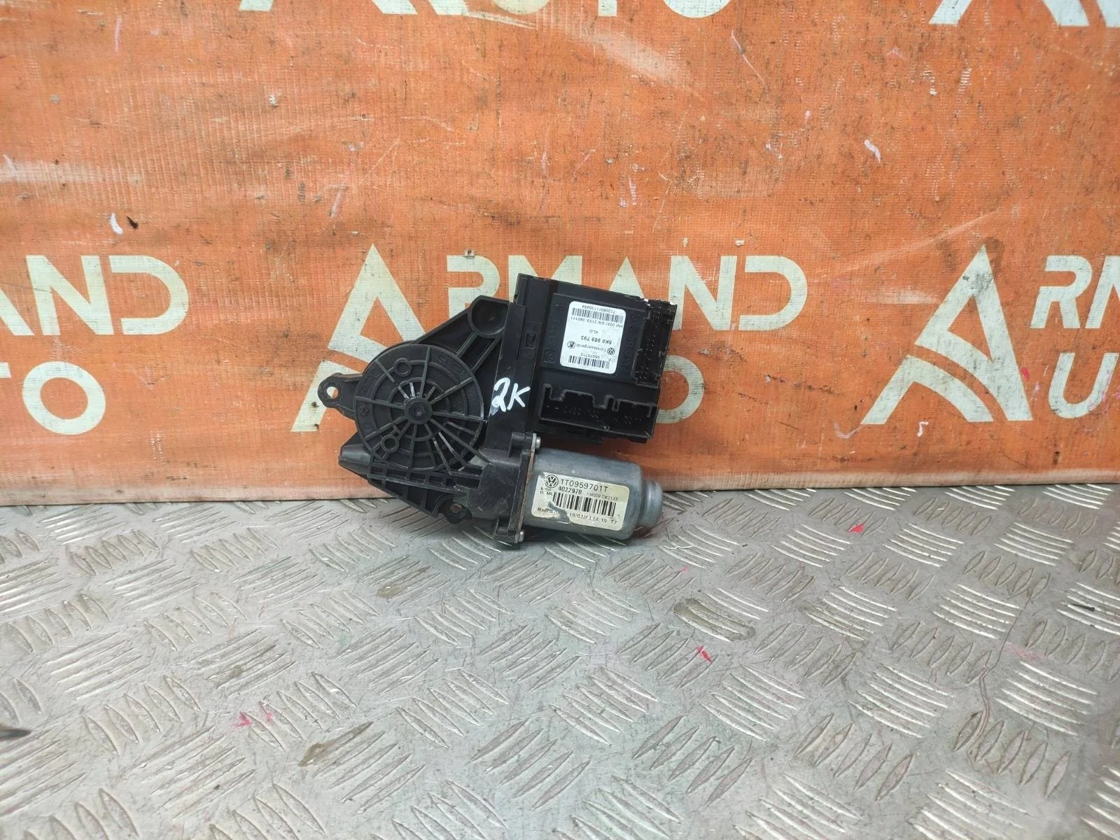 Мотор стеклоподъемника volkswagen Caddy 2004-2010 3