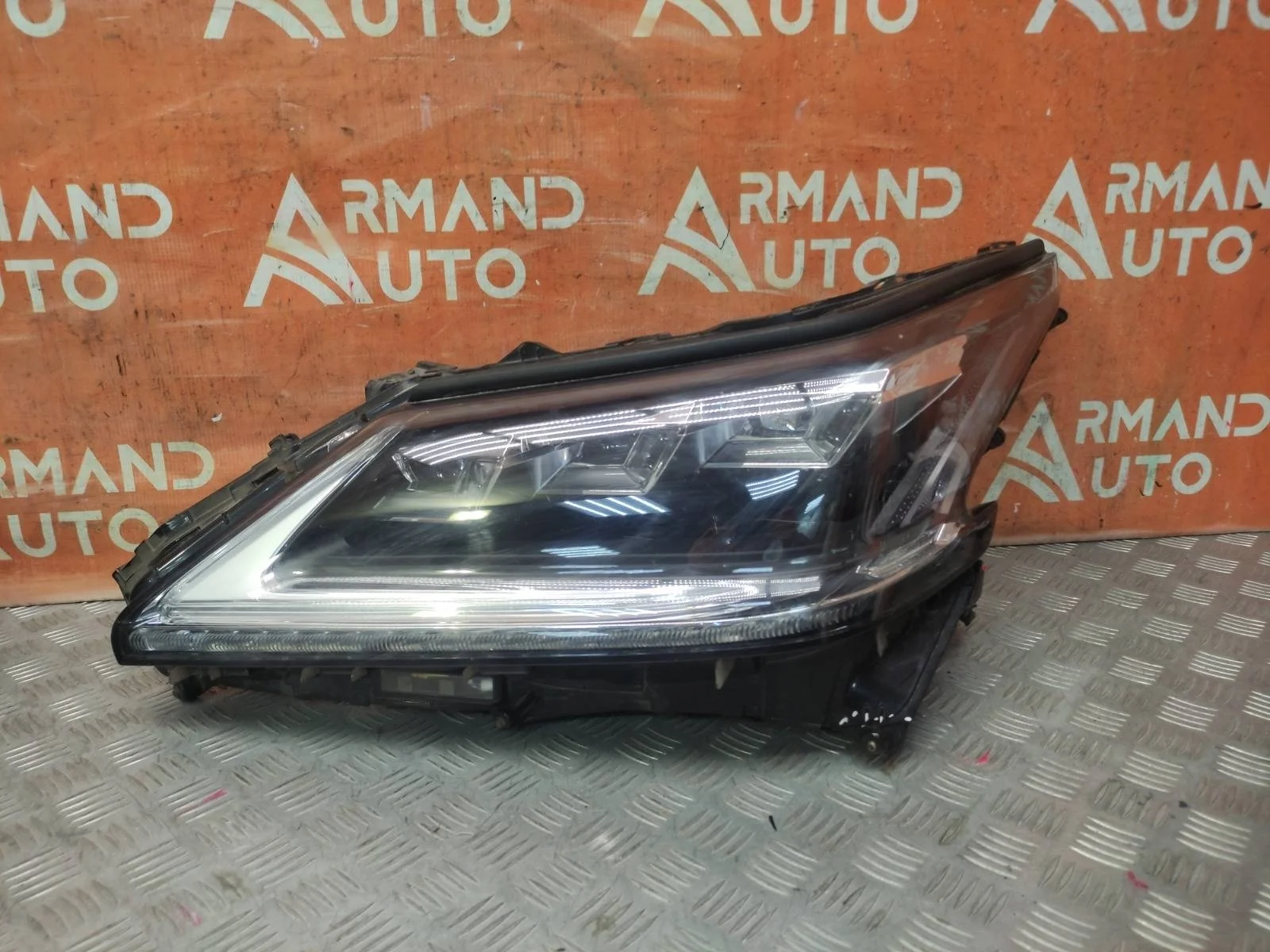 Фара LEXUS LX 2015-2023 URJ200