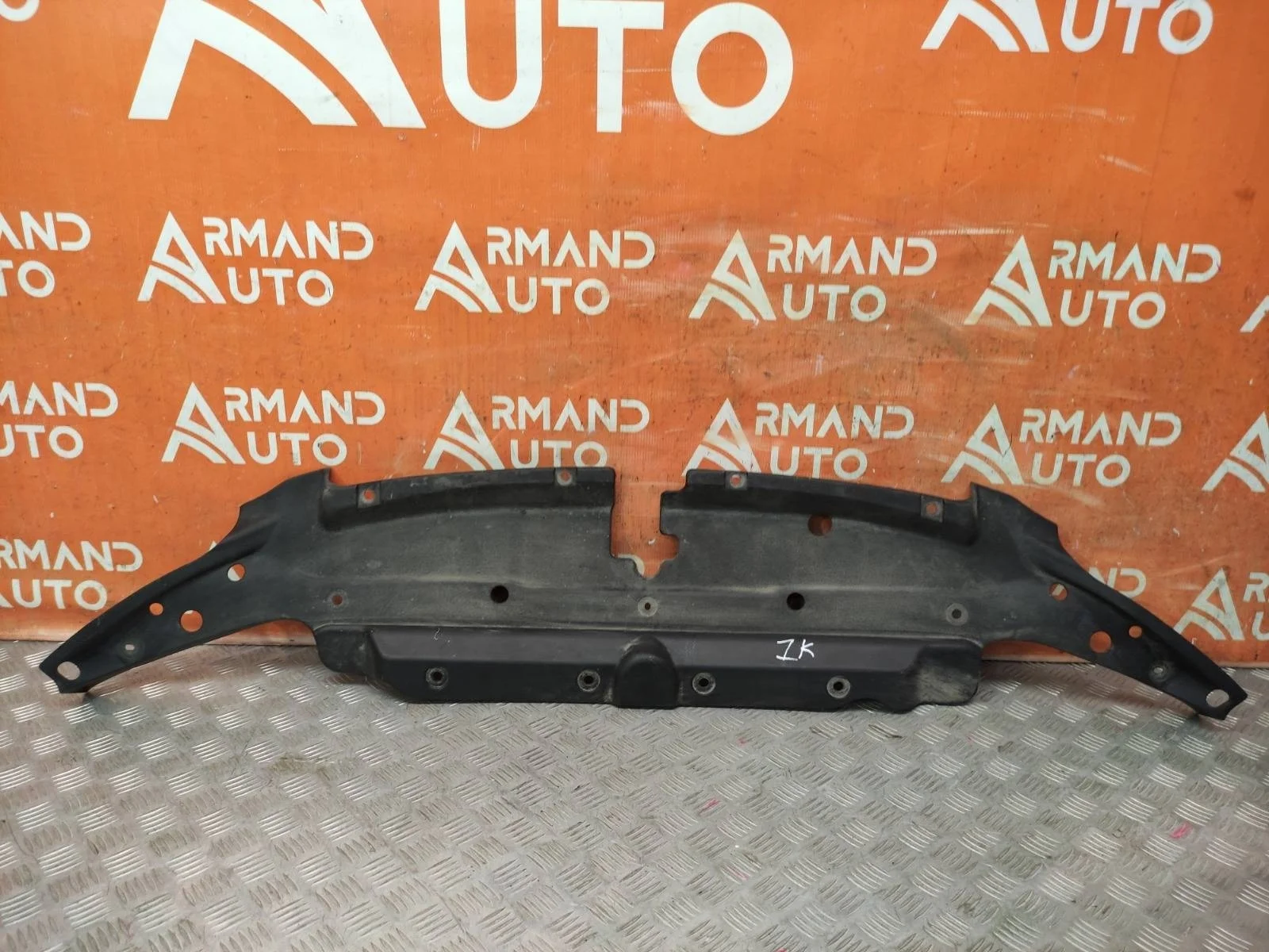 Кожух замка капота Toyota Land Cruiser Prado 2009-2013 150
