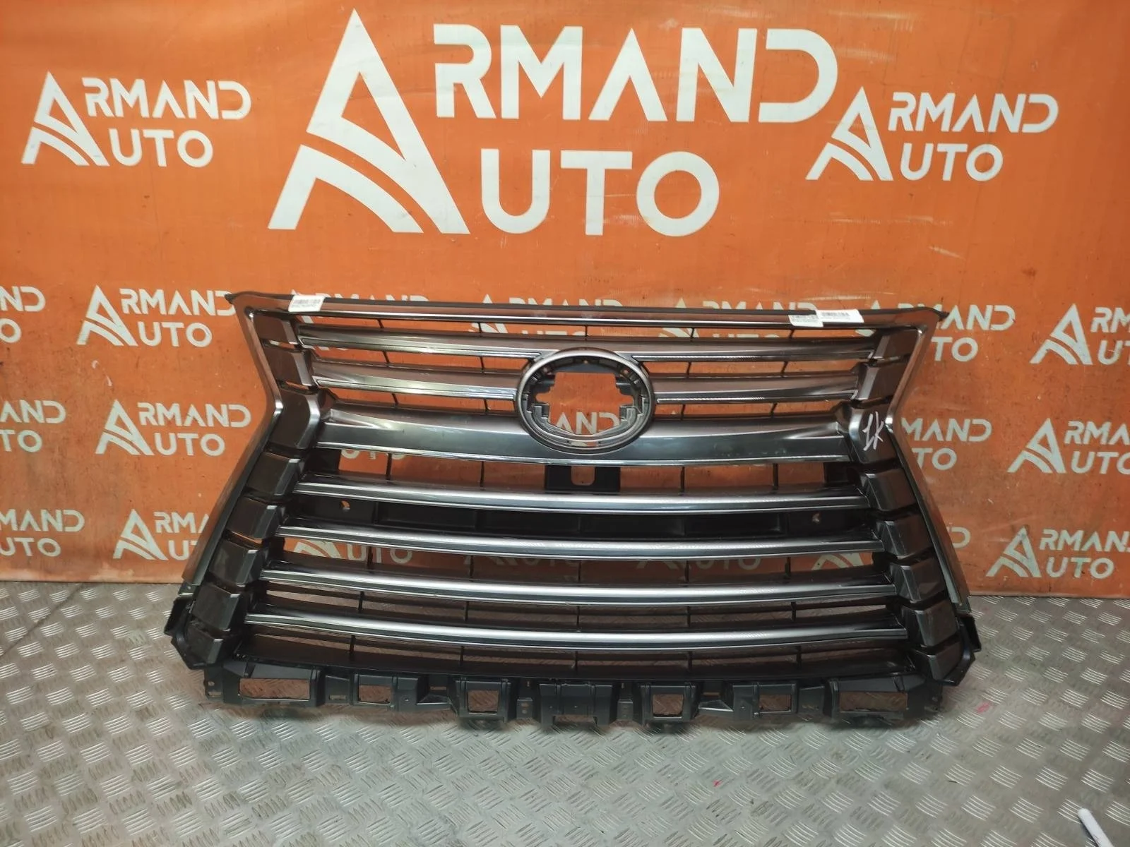 Решетка радиатора Lexus LX 2015-2023 URJ200