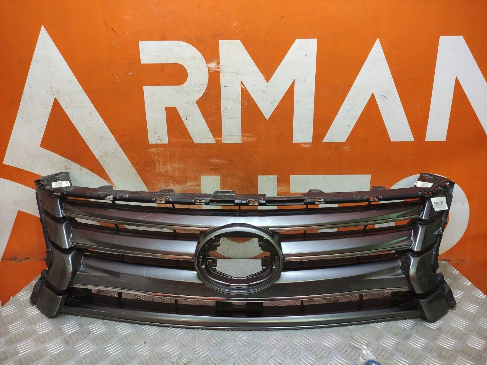 Решетка радиатора Lexus LX 2015-2023 URJ200