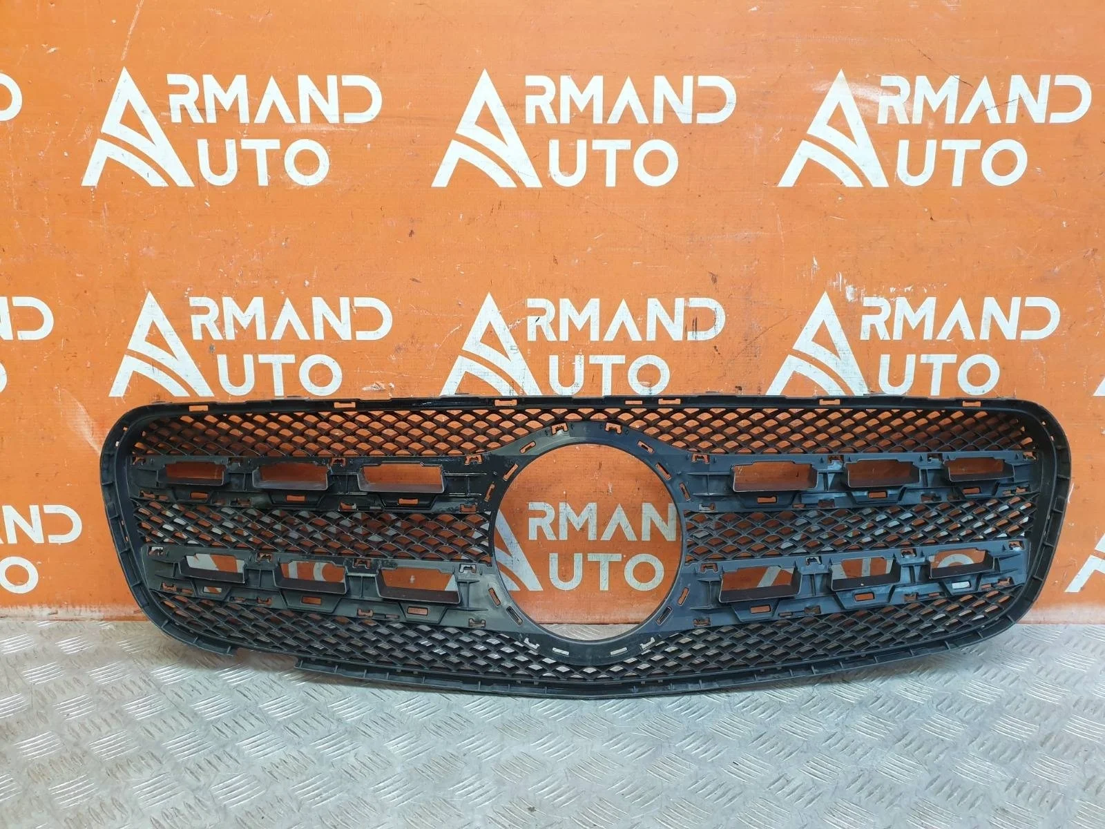 Решетка радиатора Mercedes GLA-Class 2017-2020 X156