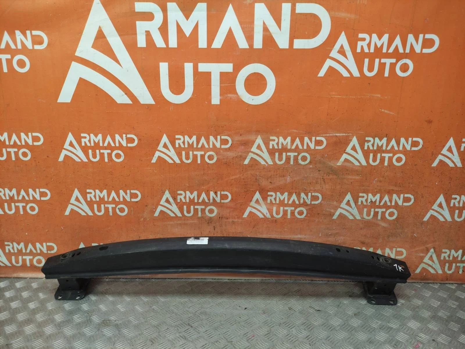 Усилитель бампера Volkswagen Touareg 2002-2010