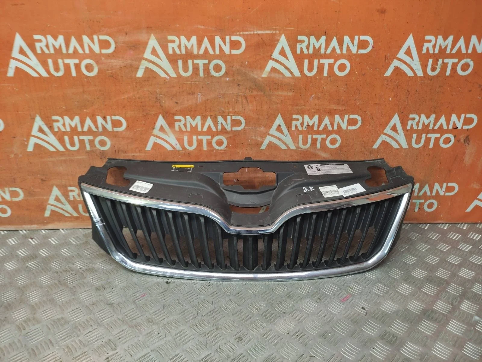 Решетка радиатора SKODA RAPID 2014-2020