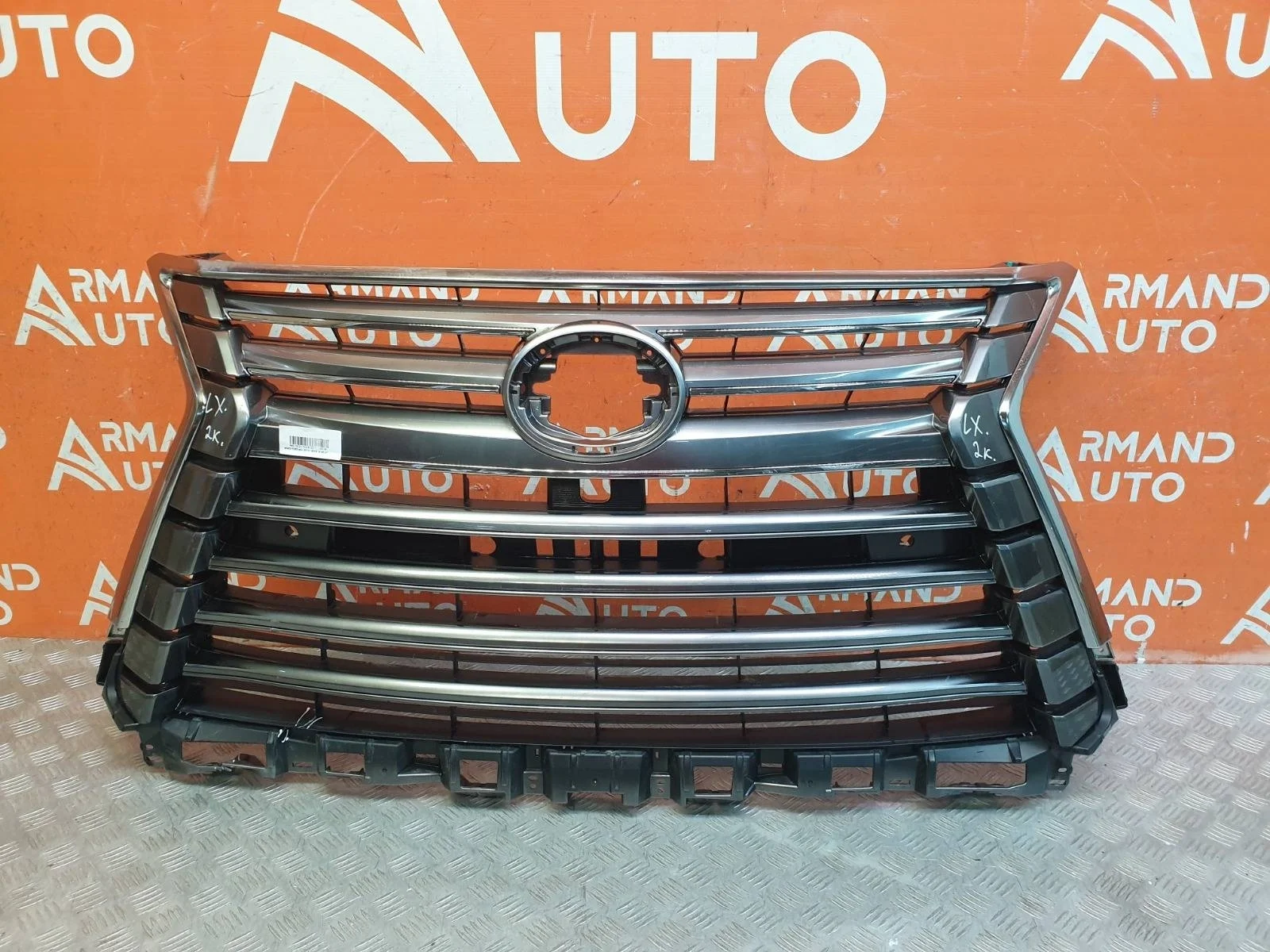 Решетка радиатора Lexus LX 2015-2023 URJ200